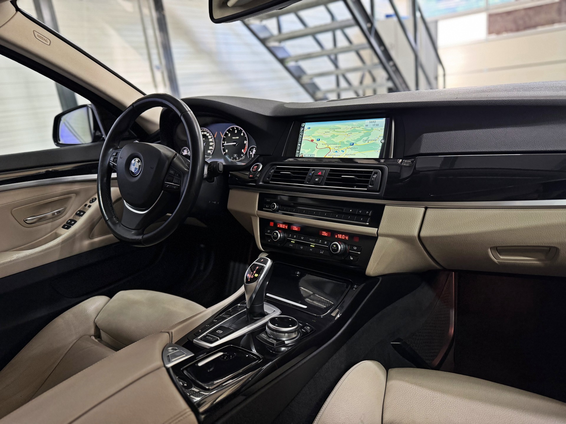 BMW 525d Touring xDrive Luxury Line Steptronic-image-16
