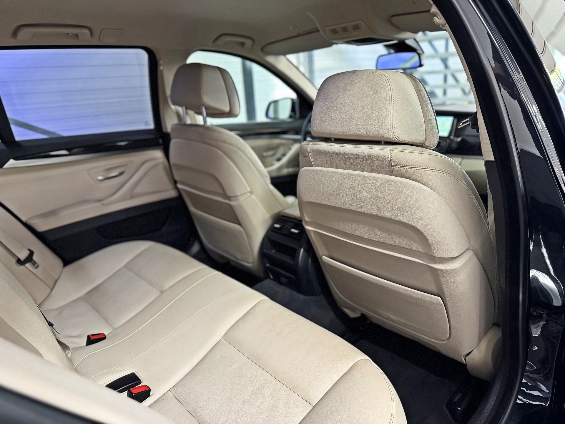 BMW 525d Touring xDrive Luxury Line Steptronic-image-15