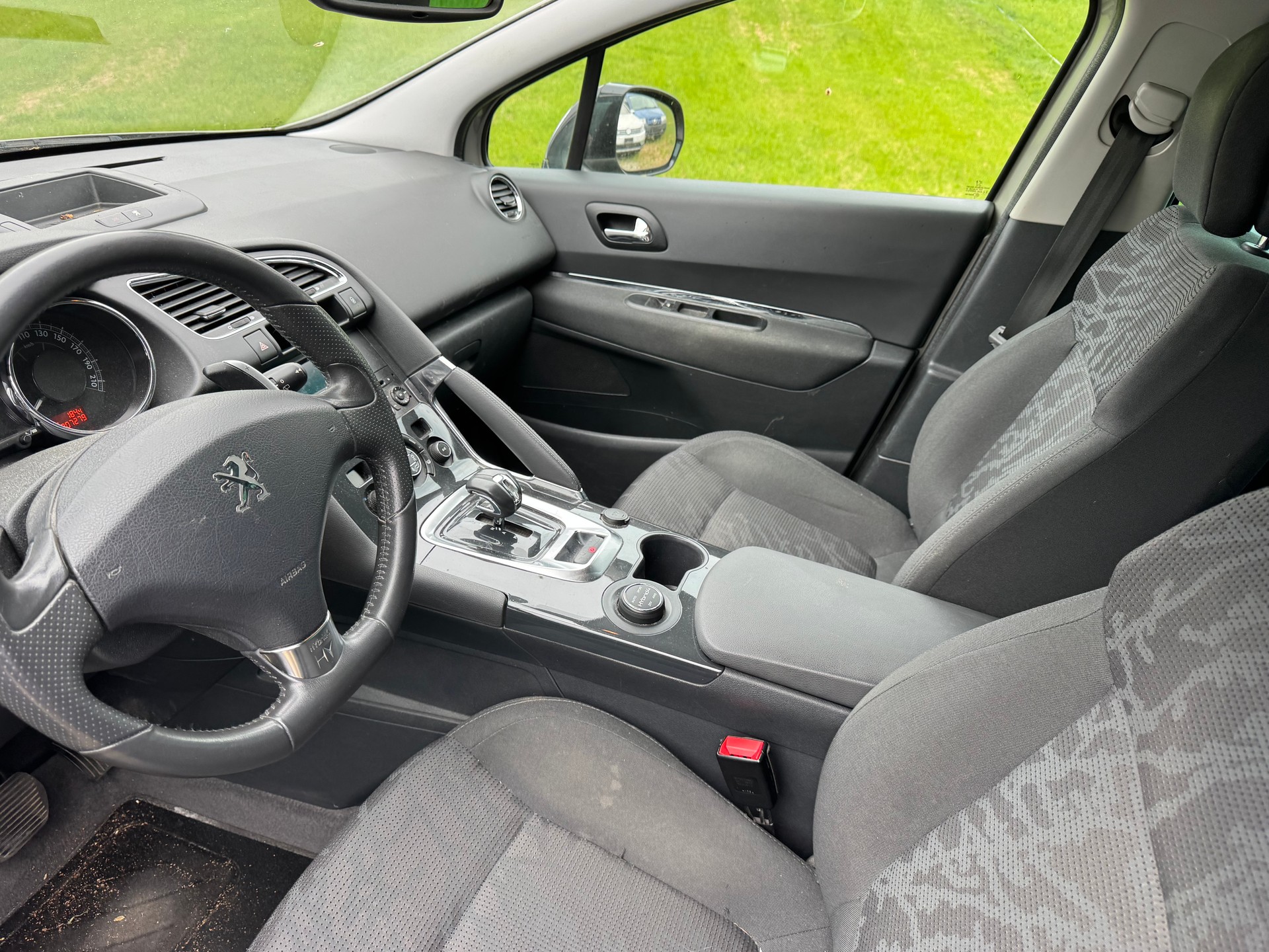 PEUGEOT 3008 HYbrid4 2.0 HDI EGS6-image-5