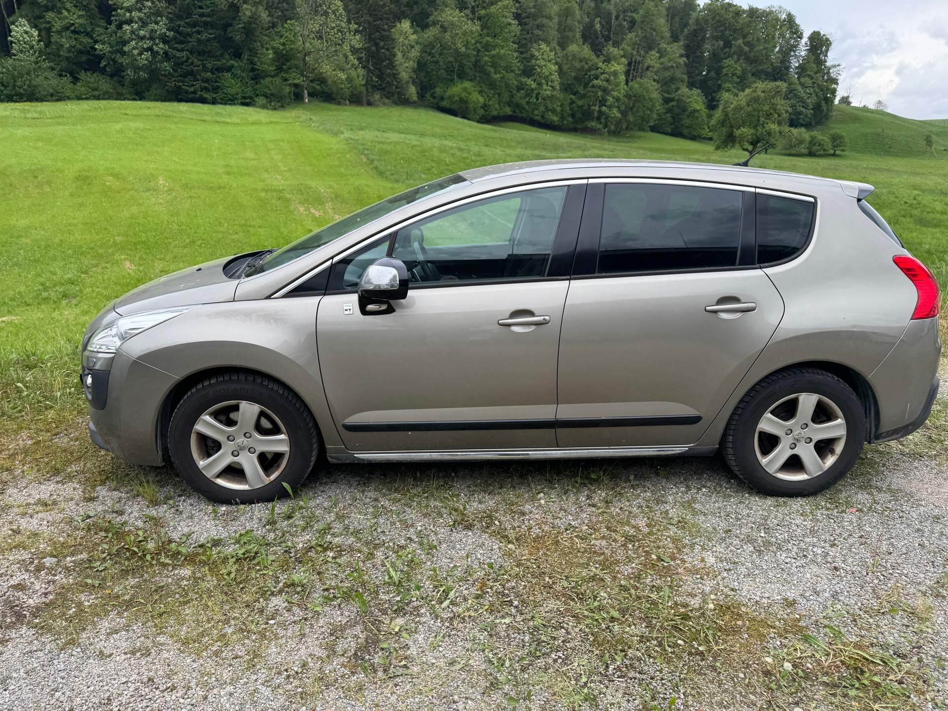 PEUGEOT 3008 HYbrid4 2.0 HDI EGS6-showroom-element-1