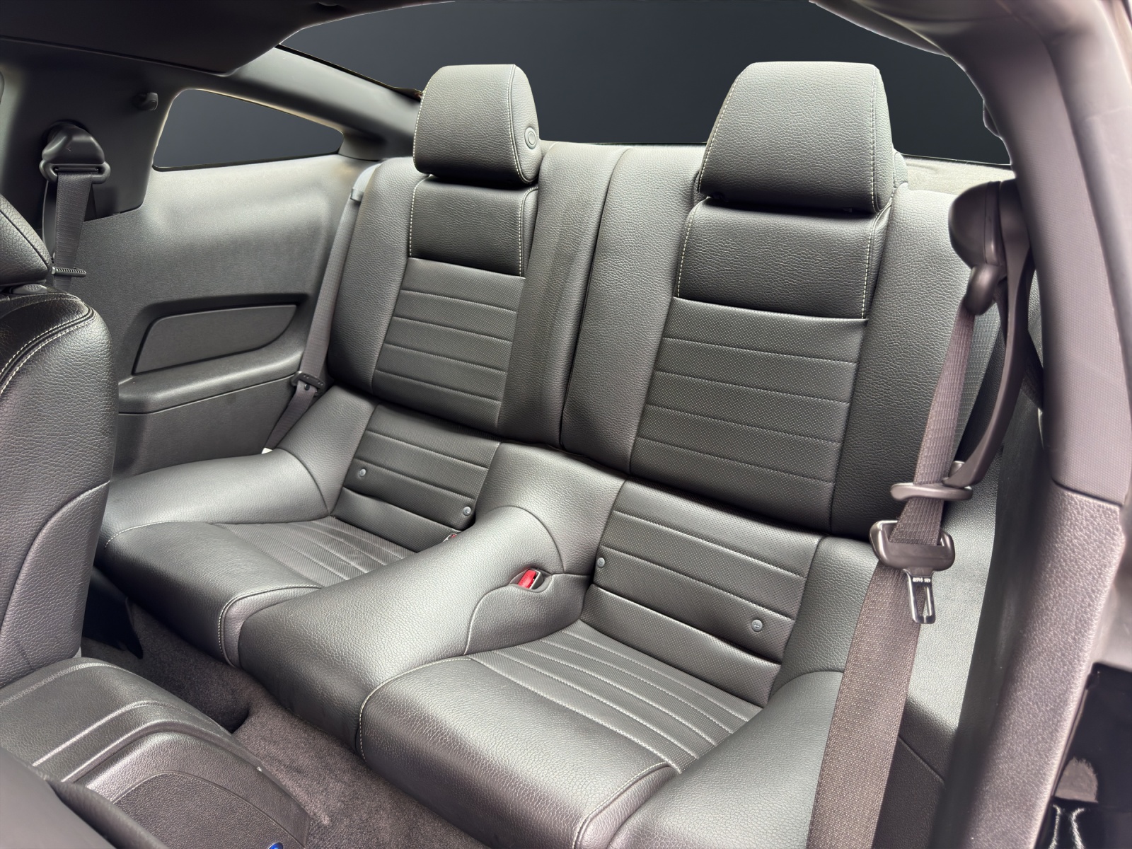FORD Mustang-image-13