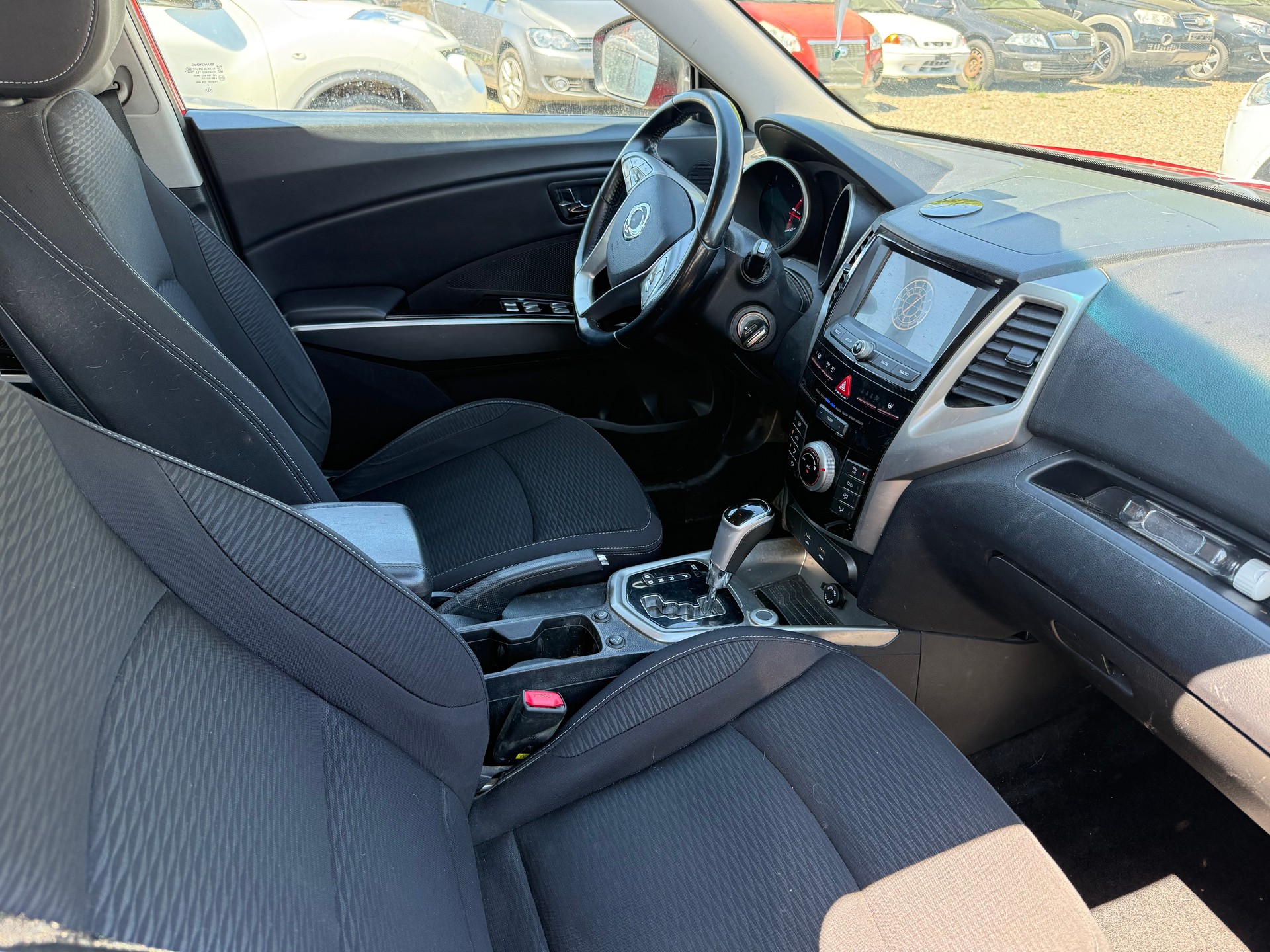 KGM-SsangYong Tivoli 1.6 eXDi Quartz 4WD Automatic-image-5