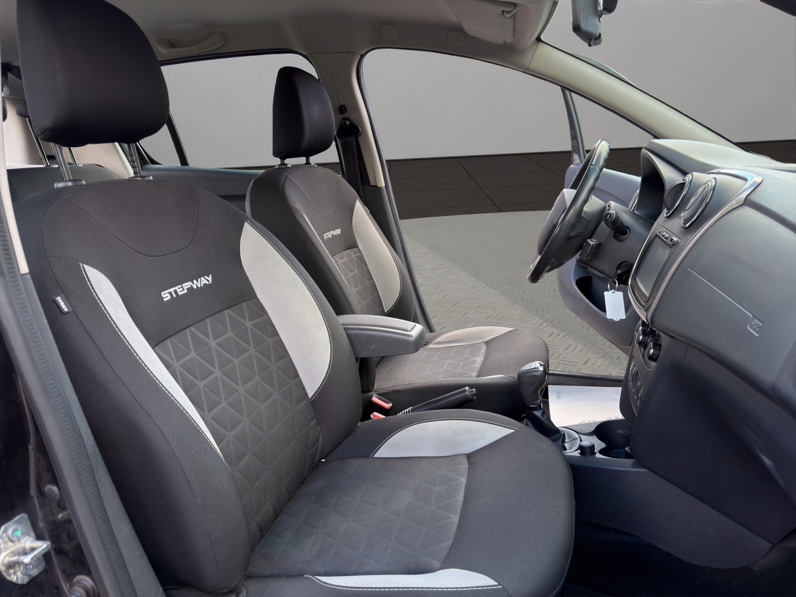 DACIA Sandero Tce 90 Stepway Lauréate Automatic-image-16
