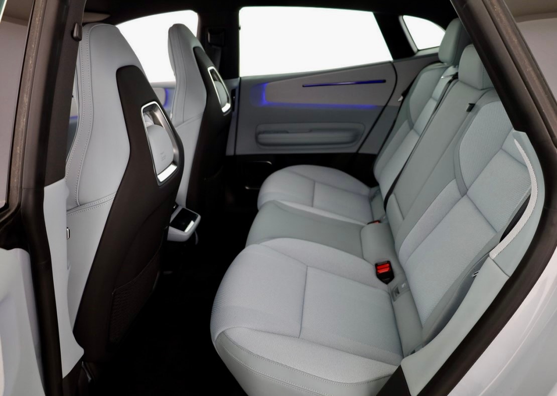 POLESTAR Polestar 4 Long Range 100kWh Plus Swiss Edition-image-10