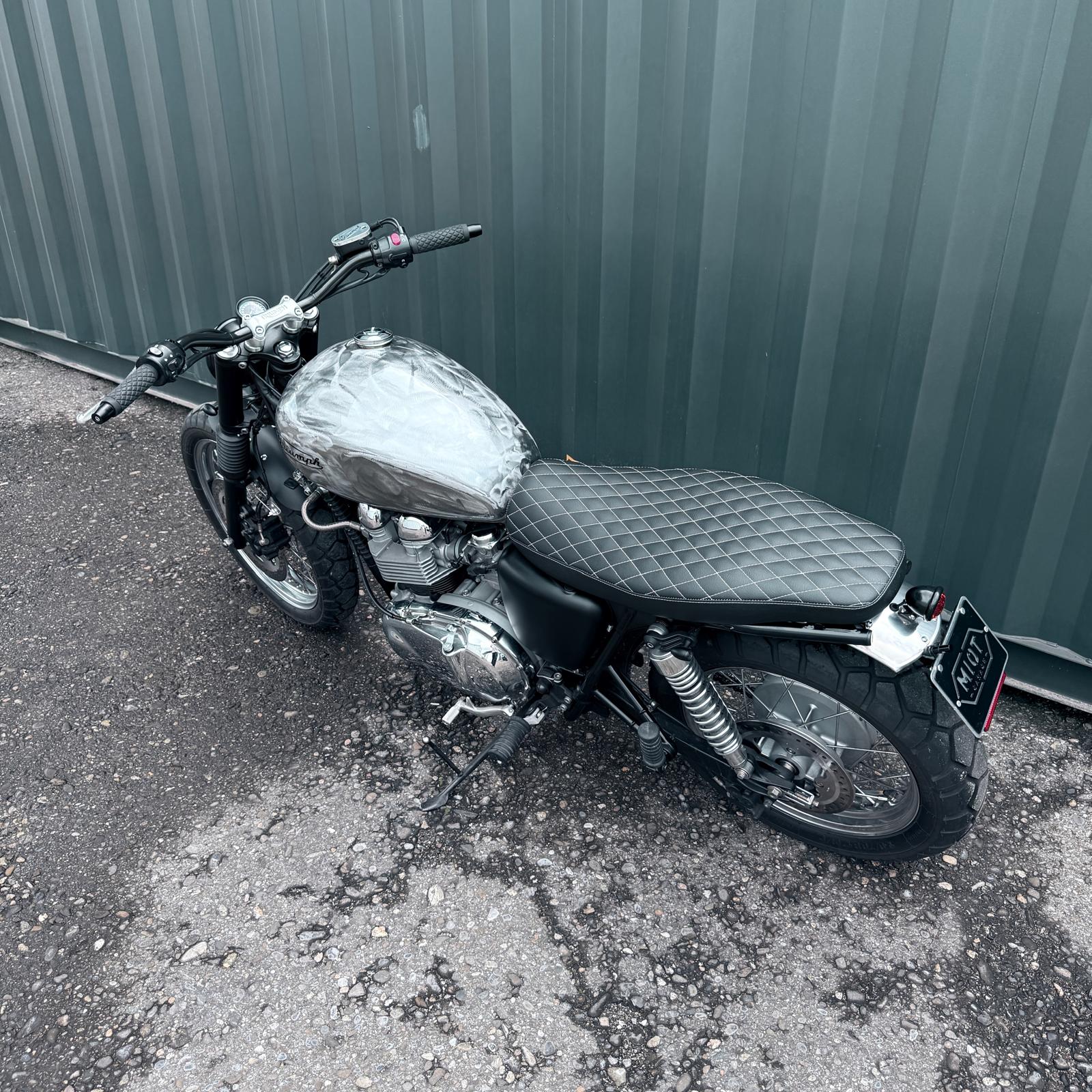 TRIUMPH Bonneville 900 i T 100-image-7
