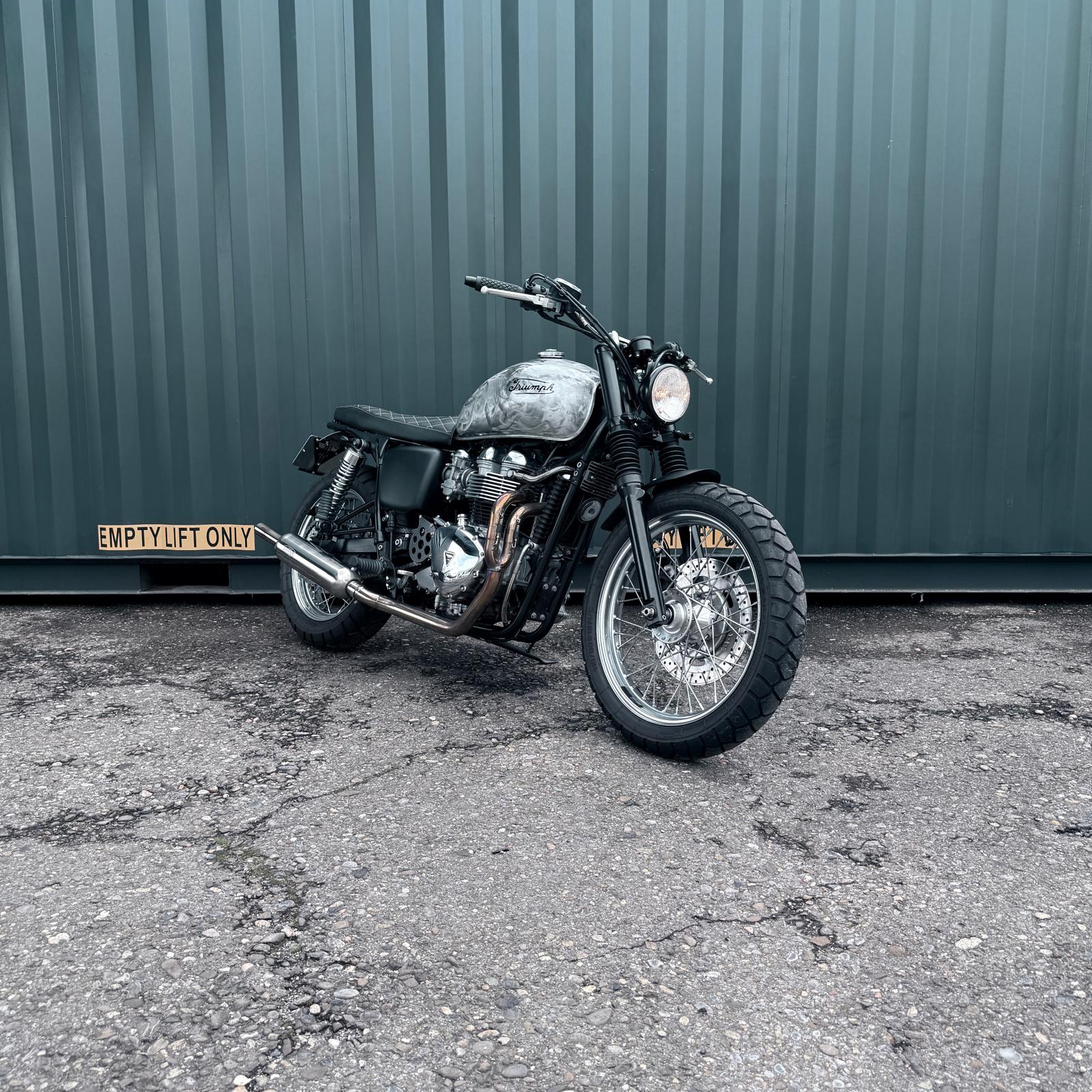 TRIUMPH Bonneville 900 i T 100-image-2