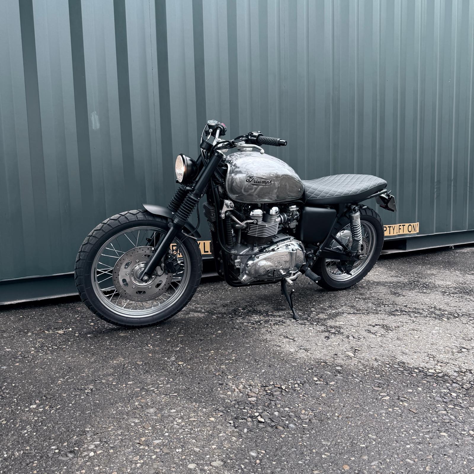TRIUMPH Bonneville 900 i T 100-image-3