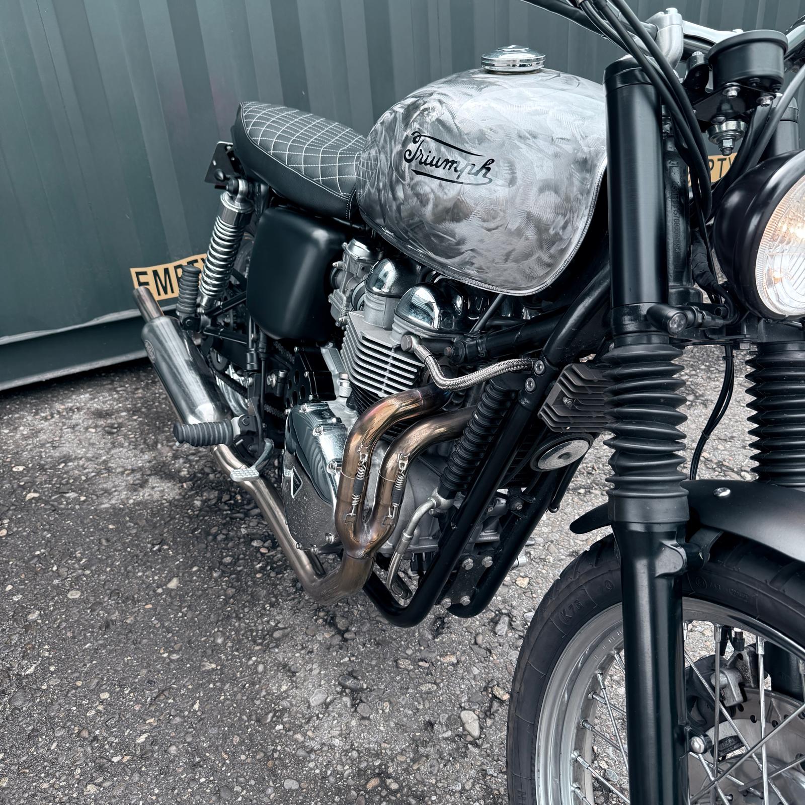 TRIUMPH Bonneville 900 i T 100-image-13