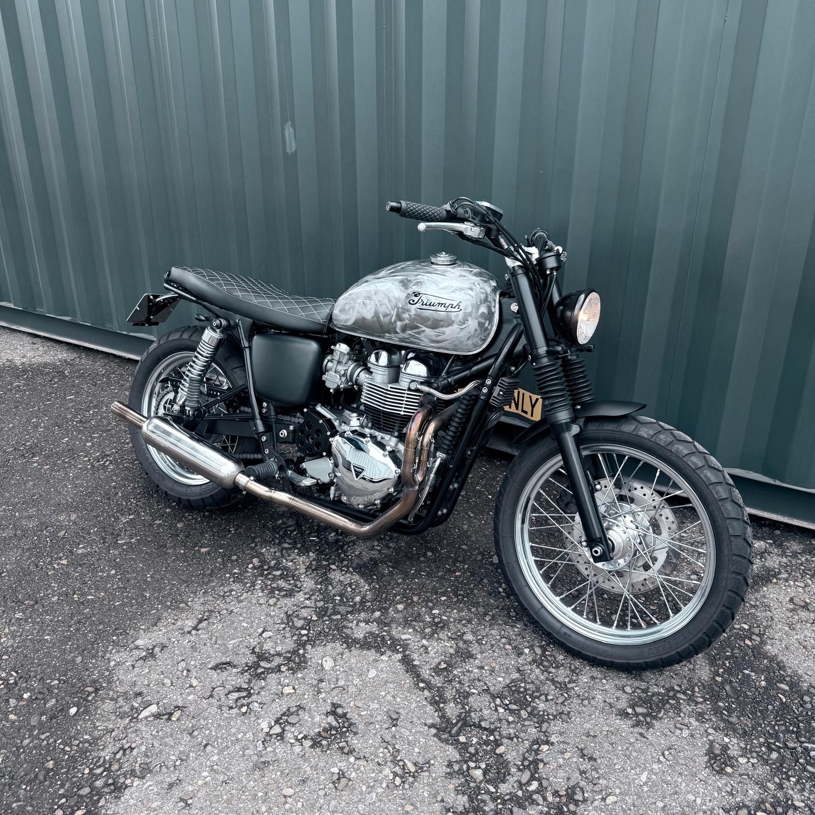 TRIUMPH Bonneville 900 i T 100-image-14