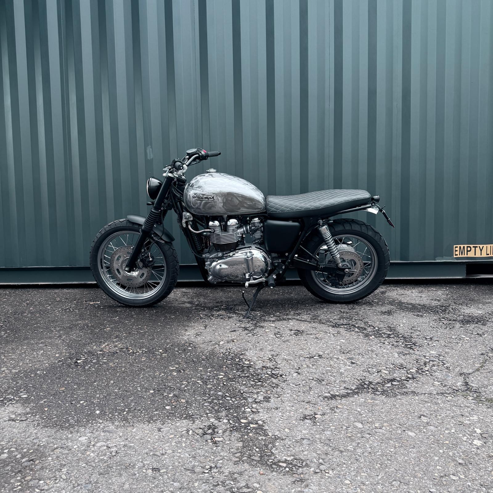 TRIUMPH Bonneville 900 i T 100-image-9