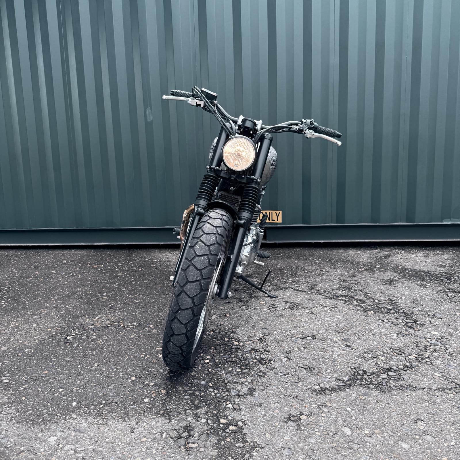 TRIUMPH Bonneville 900 i T 100-image-11
