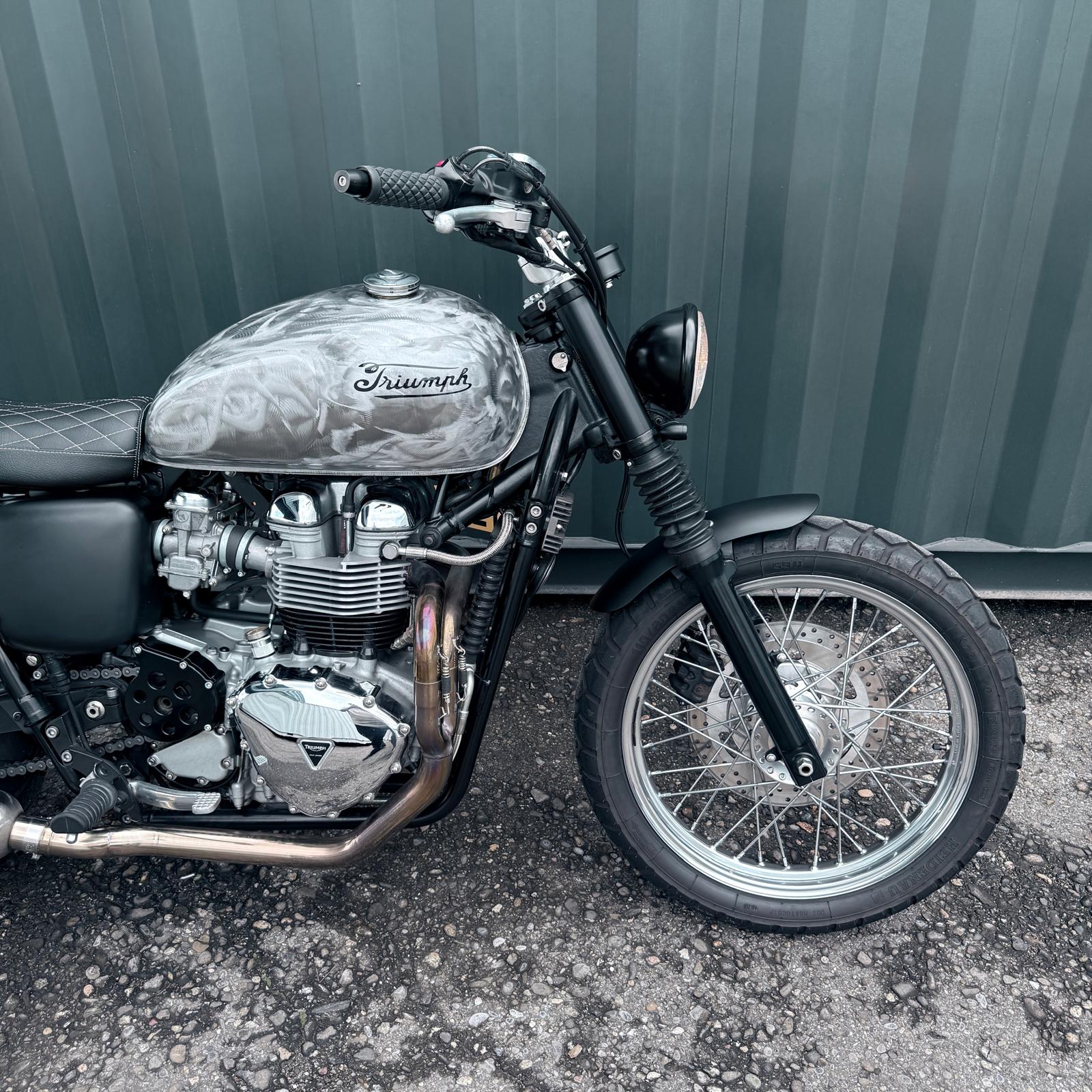 TRIUMPH Bonneville 900 i T 100-image-6