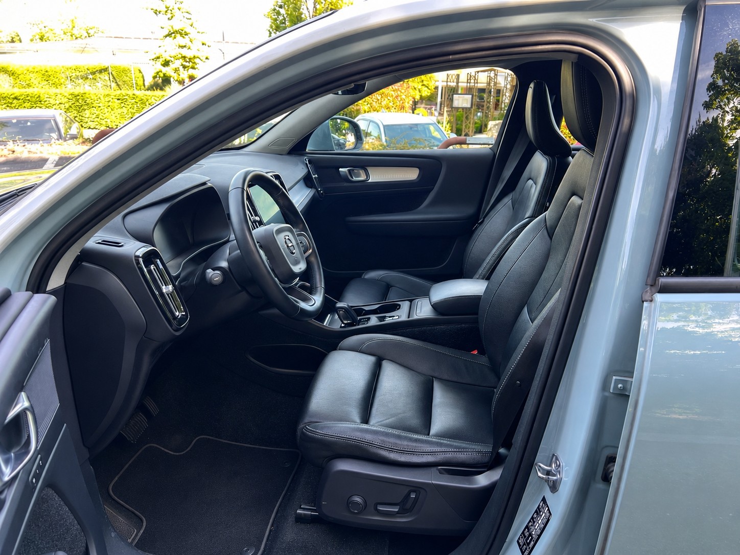 VOLVO XC40 D3 AWD Momentum Geartronic-image-9