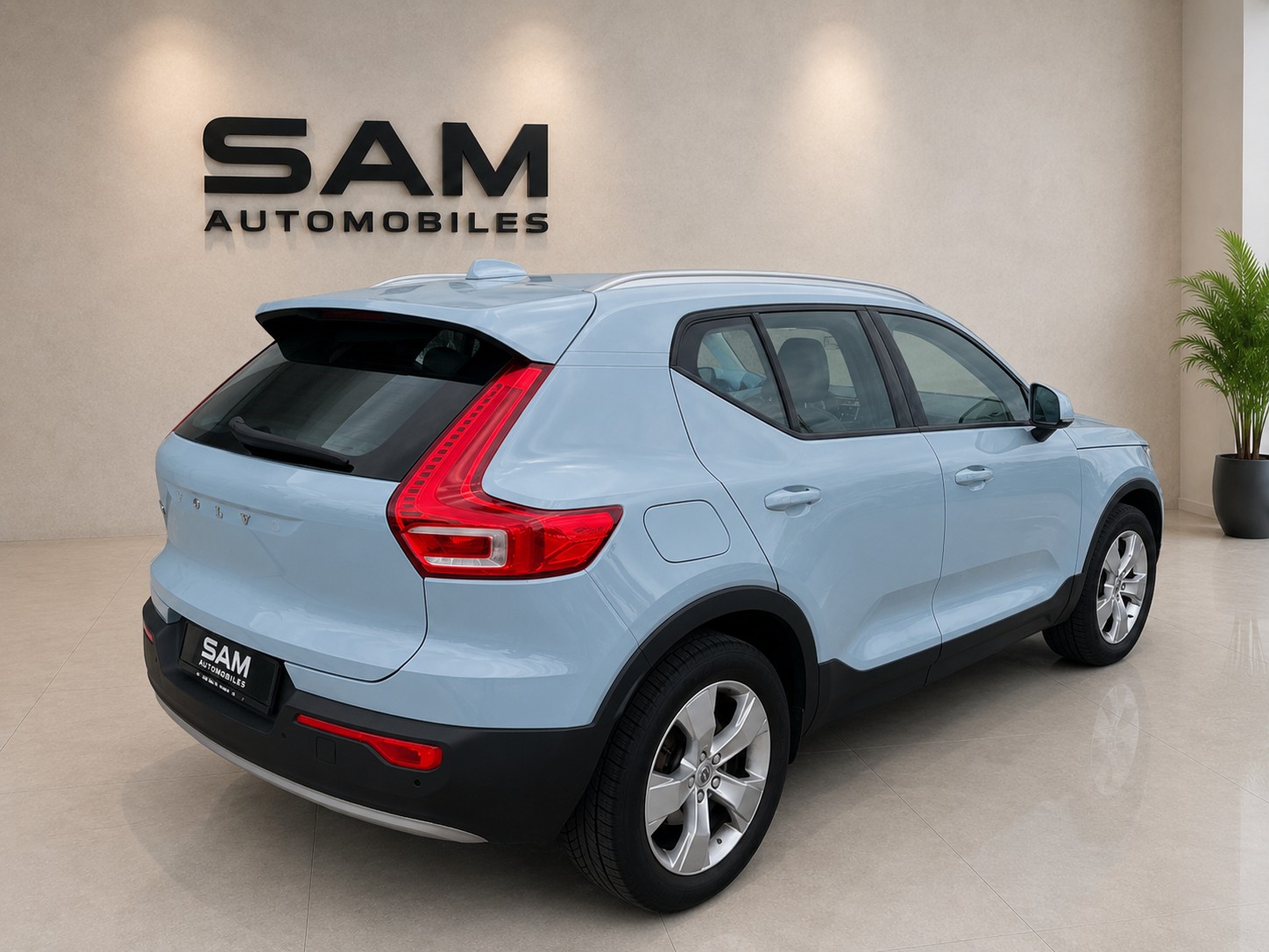 VOLVO XC40 D3 AWD Momentum Geartronic-image-4