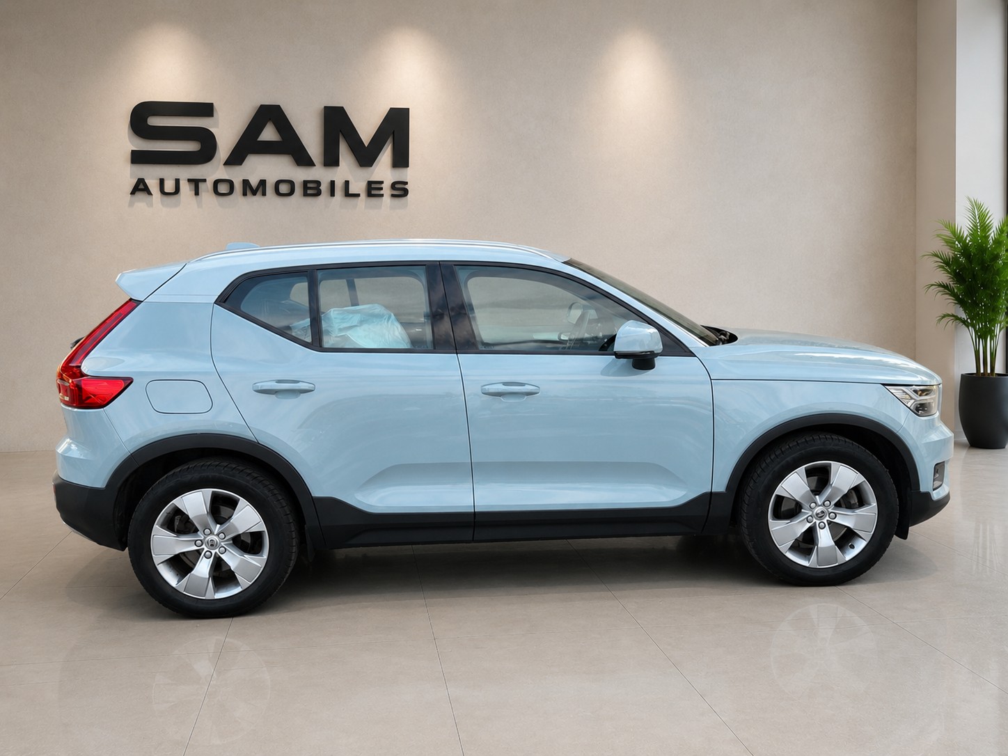 VOLVO XC40 D3 AWD Momentum Geartronic-image-3