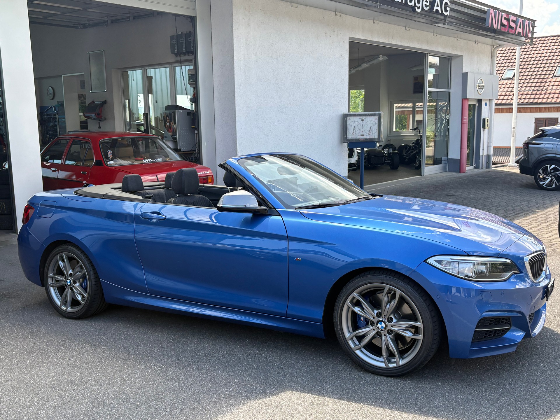 BMW M235i xDrive Steptronic-image-4