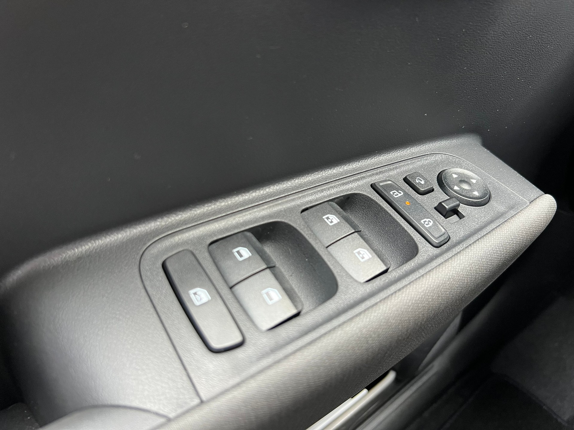 HYUNDAI Inster 49kWh Amplia-image-16