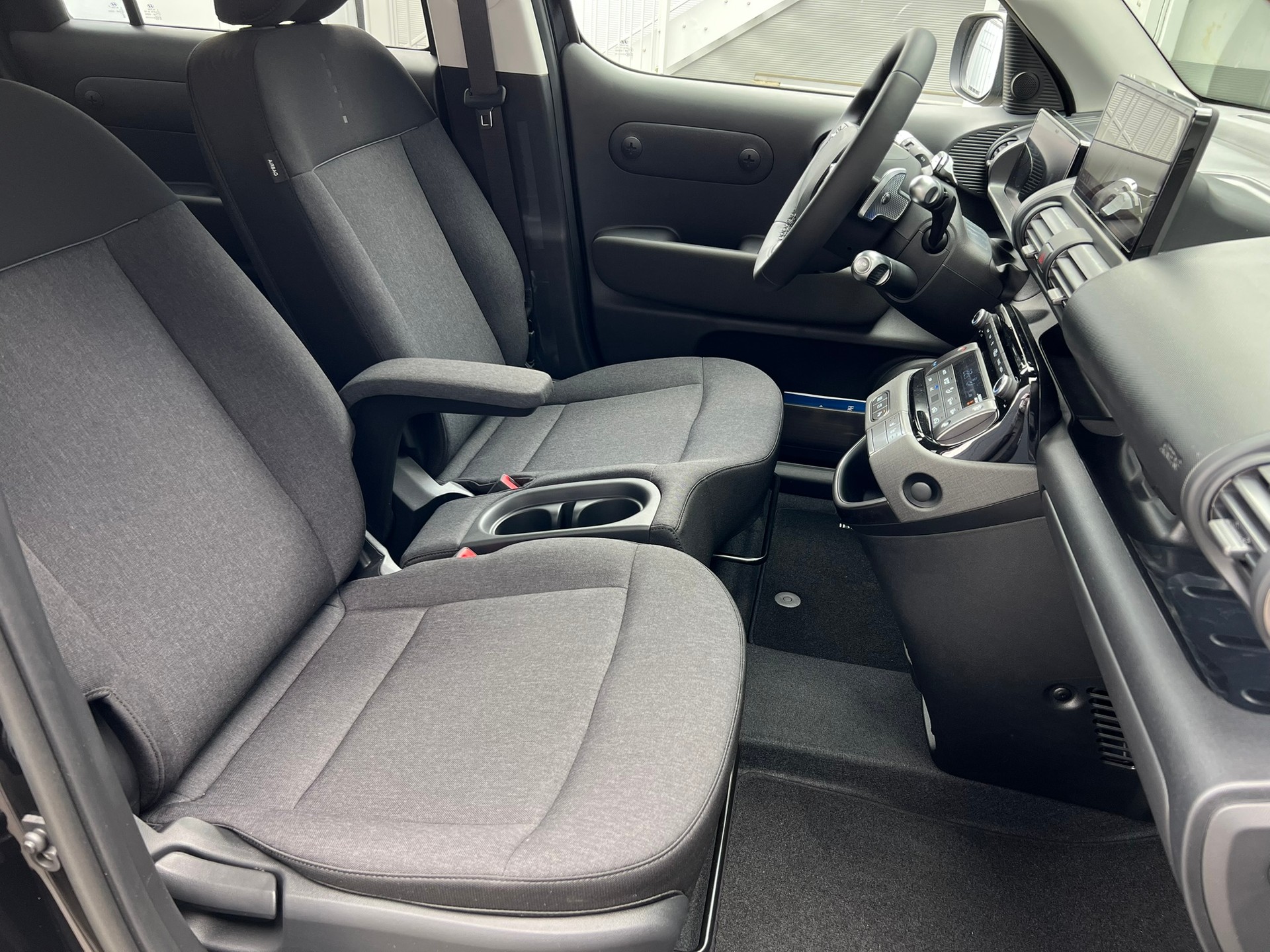 HYUNDAI Inster 49kWh Amplia-image-7