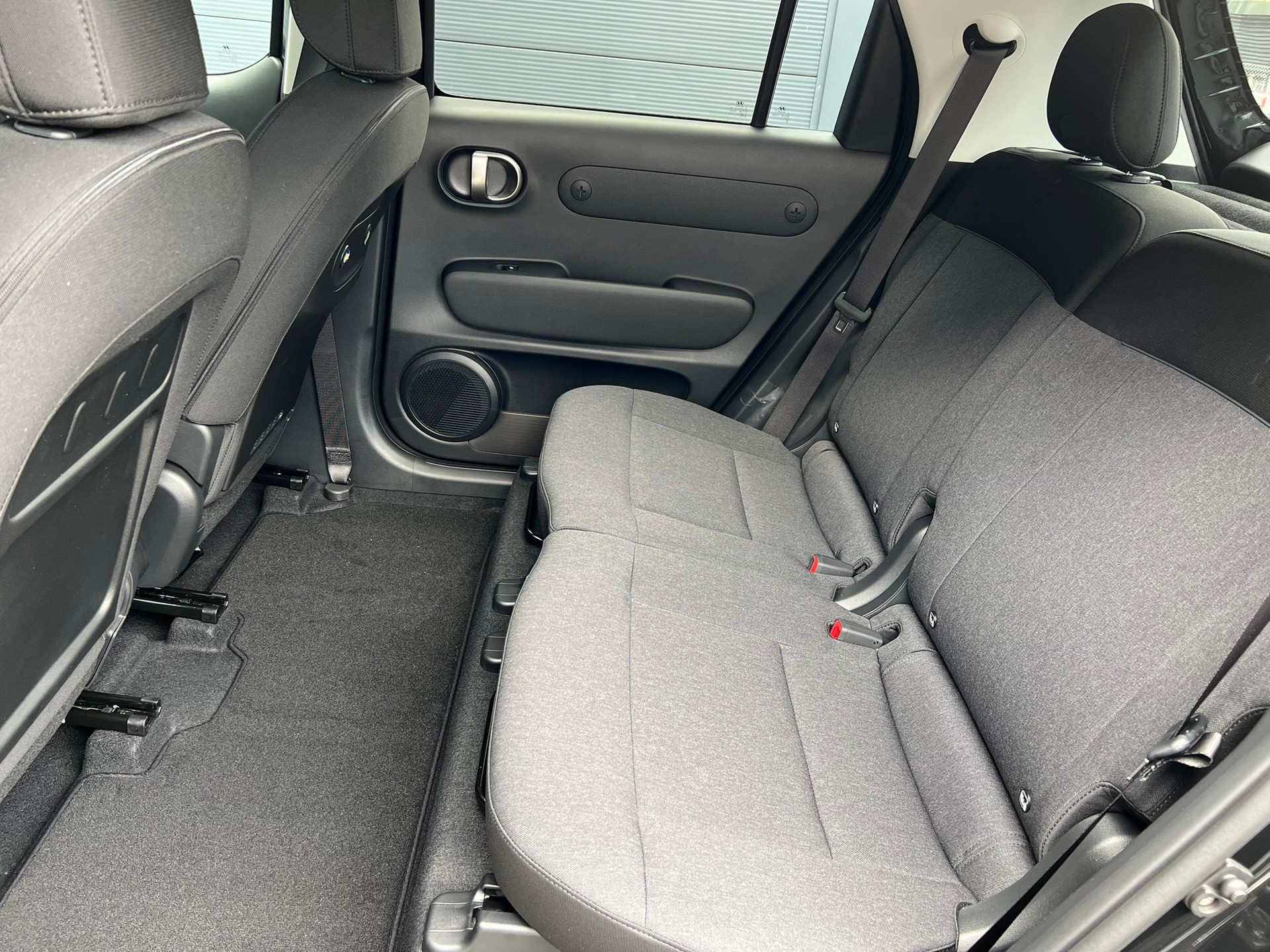 HYUNDAI Inster 49kWh Amplia-image-9