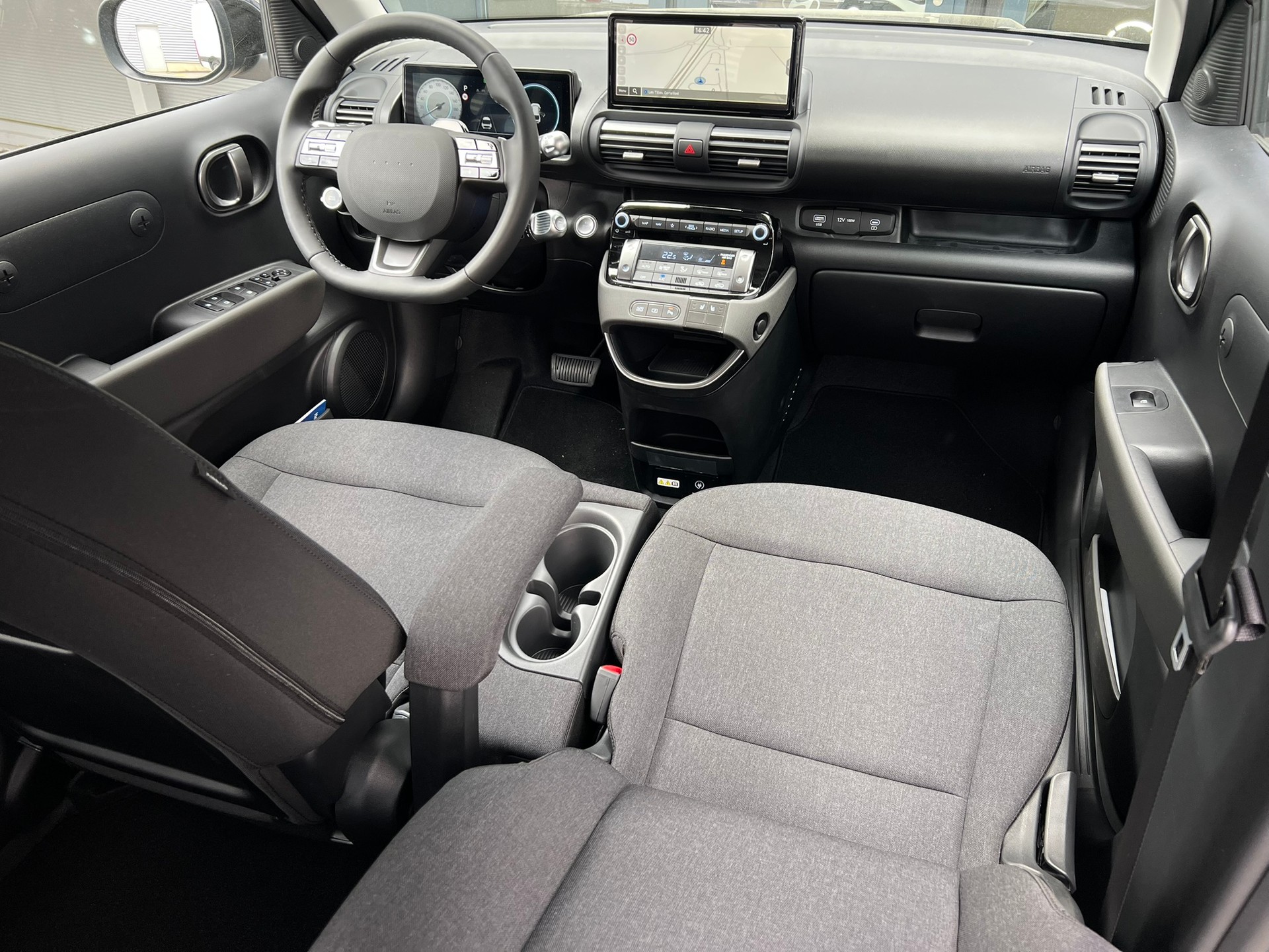 HYUNDAI Inster 49kWh Amplia-image-8