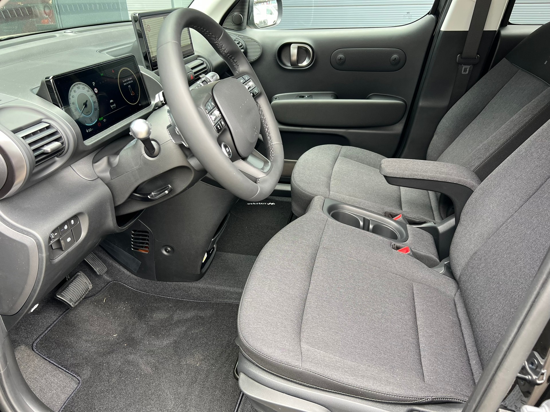 HYUNDAI Inster 49kWh Amplia-image-6