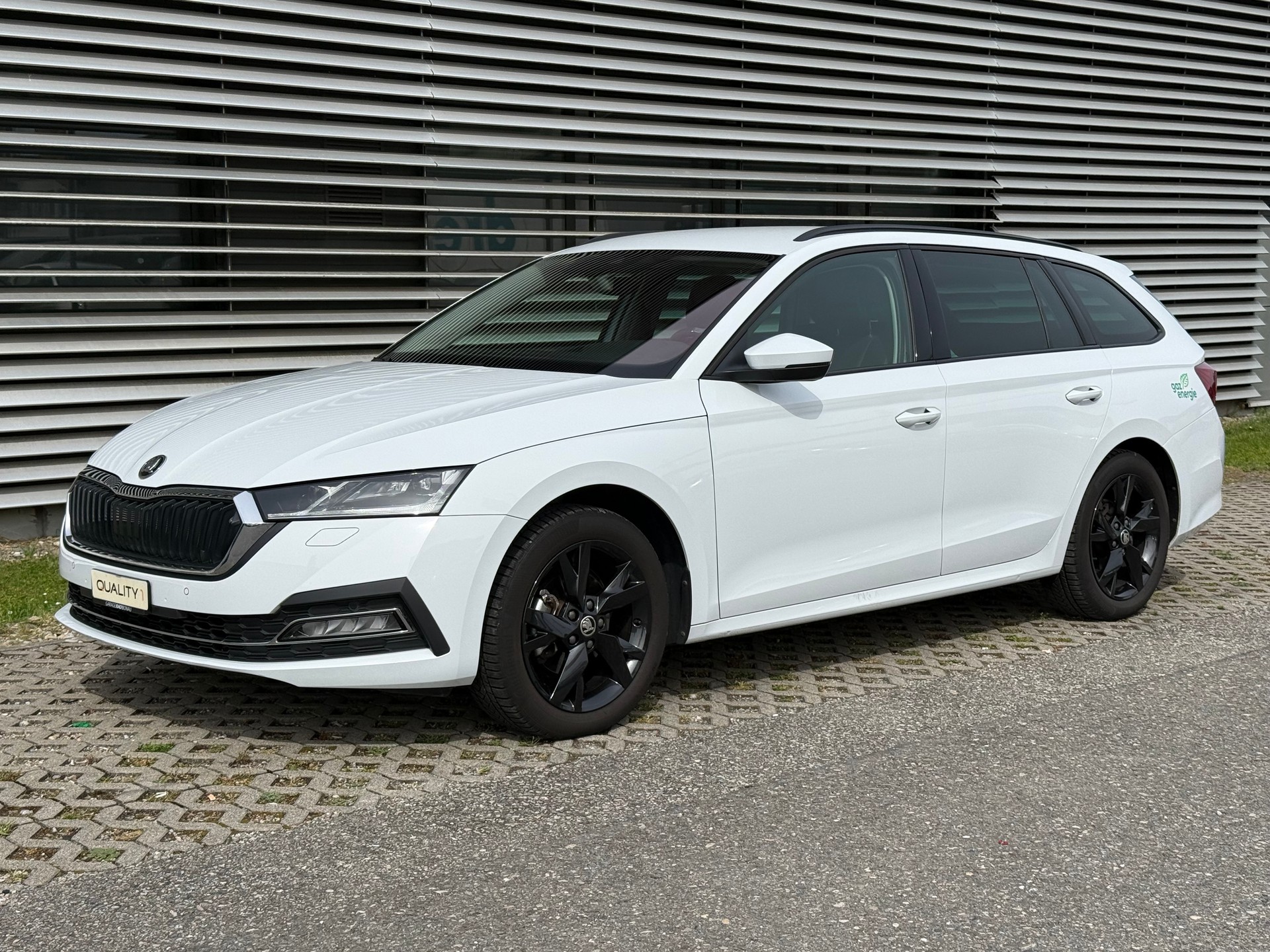 SKODA Octavia Combi 1.5 TSI G-Tec DSG Ambition-image-11