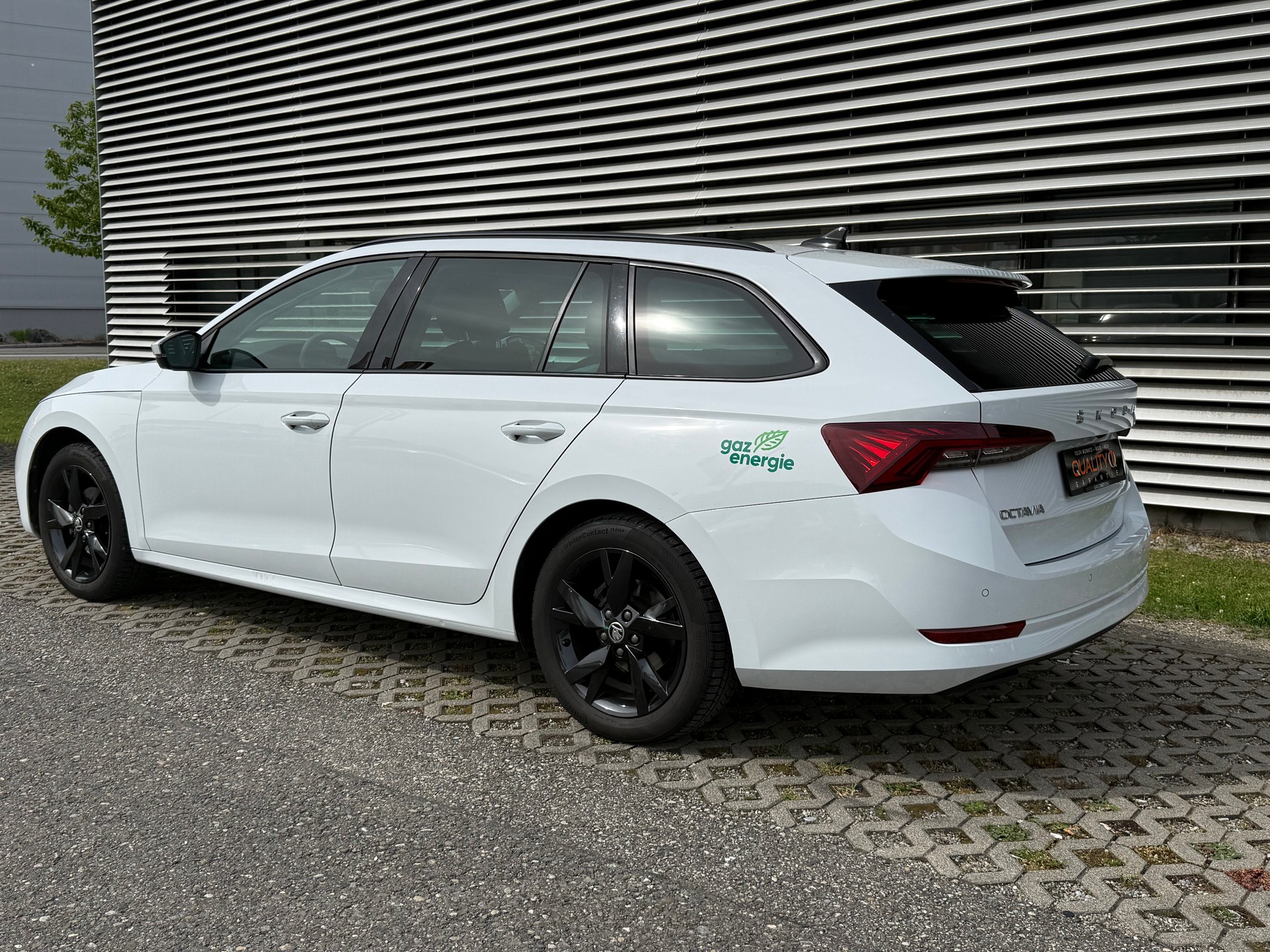 SKODA Octavia Combi 1.5 TSI G-Tec DSG Ambition-image-12