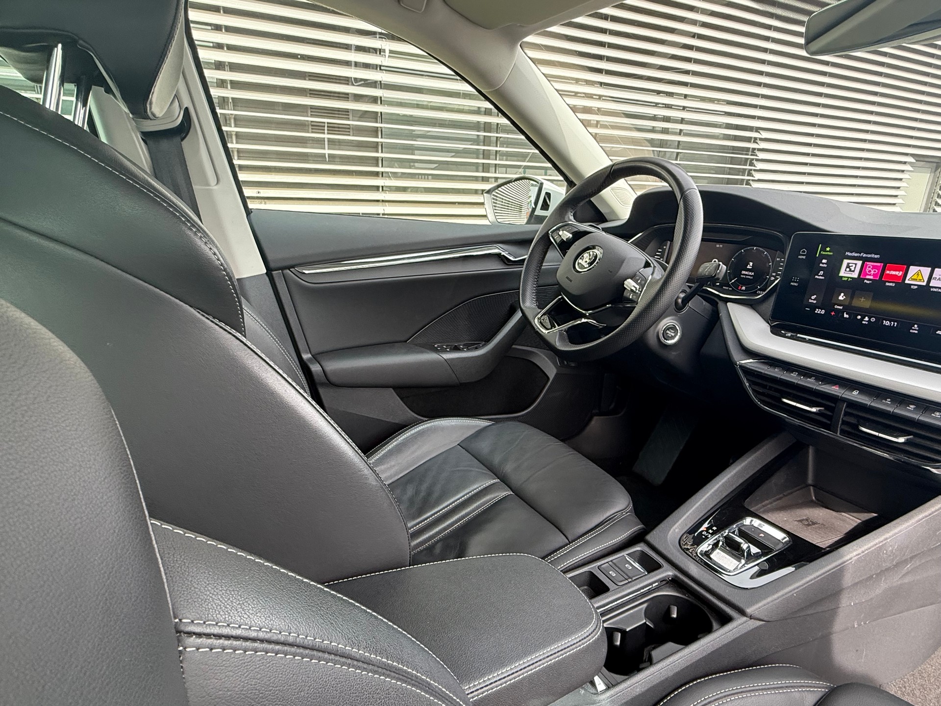 SKODA Octavia Combi 1.5 TSI G-Tec DSG Ambition-image-6
