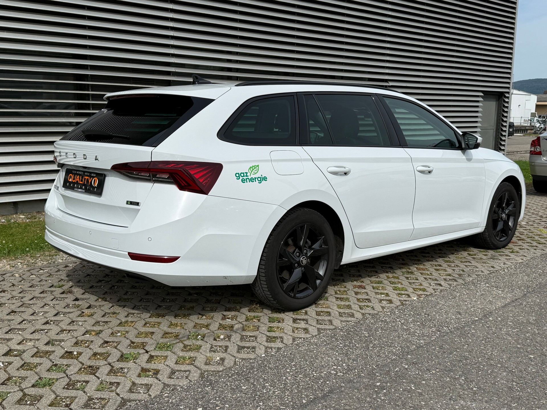 SKODA Octavia Combi 1.5 TSI G-Tec DSG Ambition-image-8