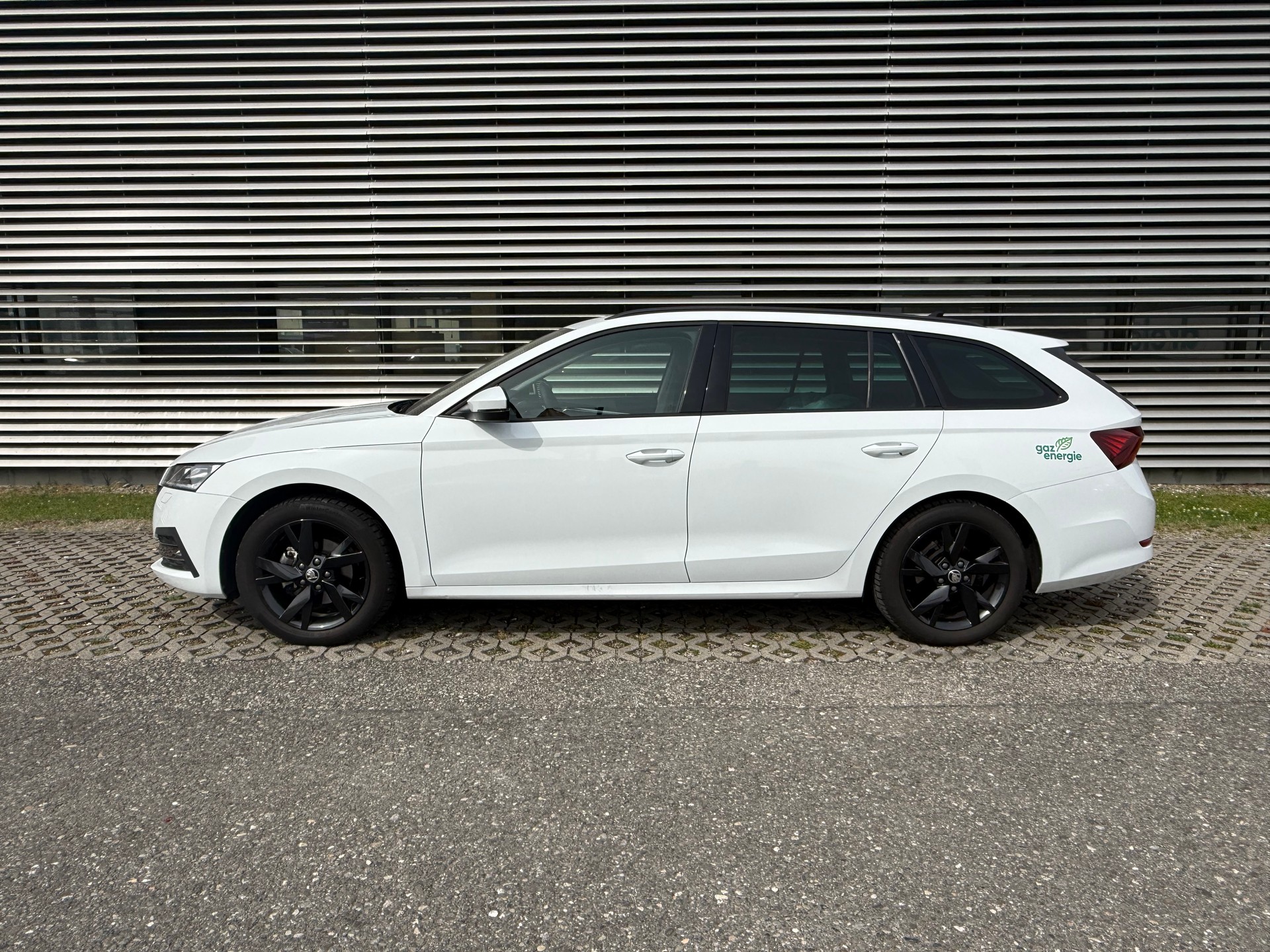 SKODA Octavia Combi 1.5 TSI G-Tec DSG Ambition-image-10
