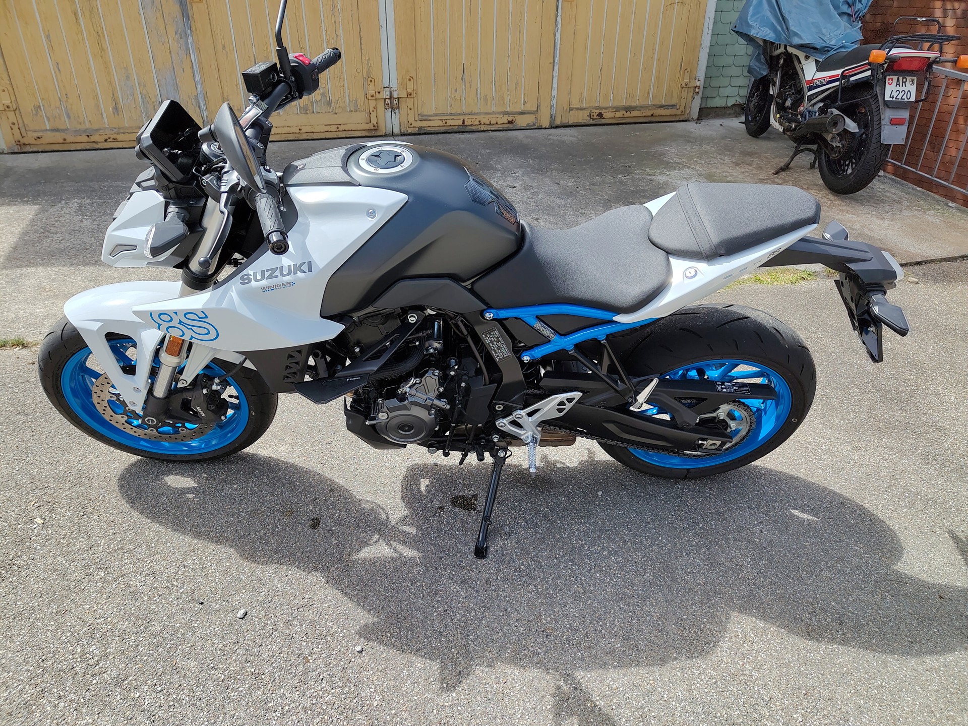 SUZUKI GSX 8 S (35kW)-image-3