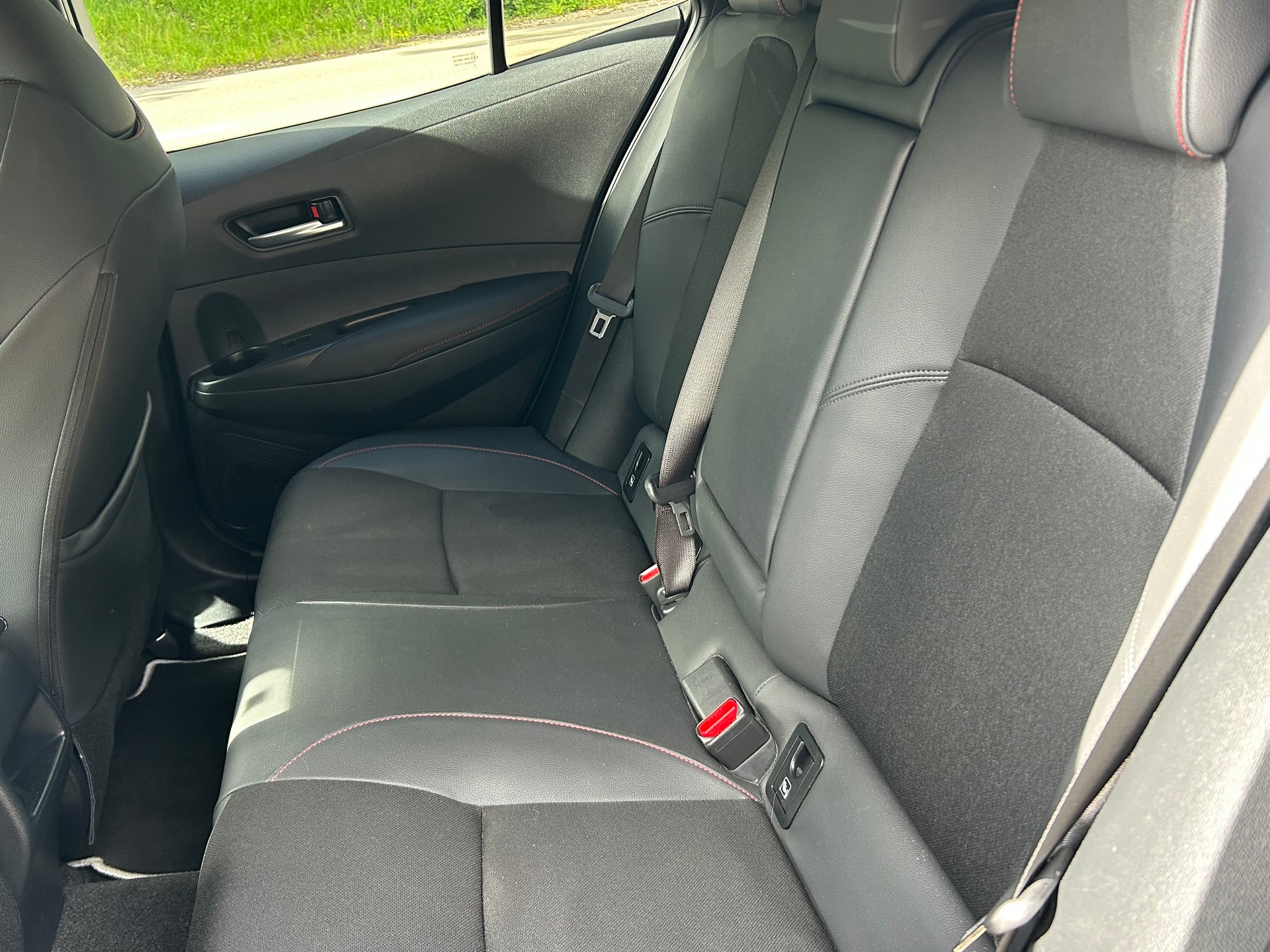 TOYOTA Corolla 2.0 HSD GR Sport e- CVT-image-8
