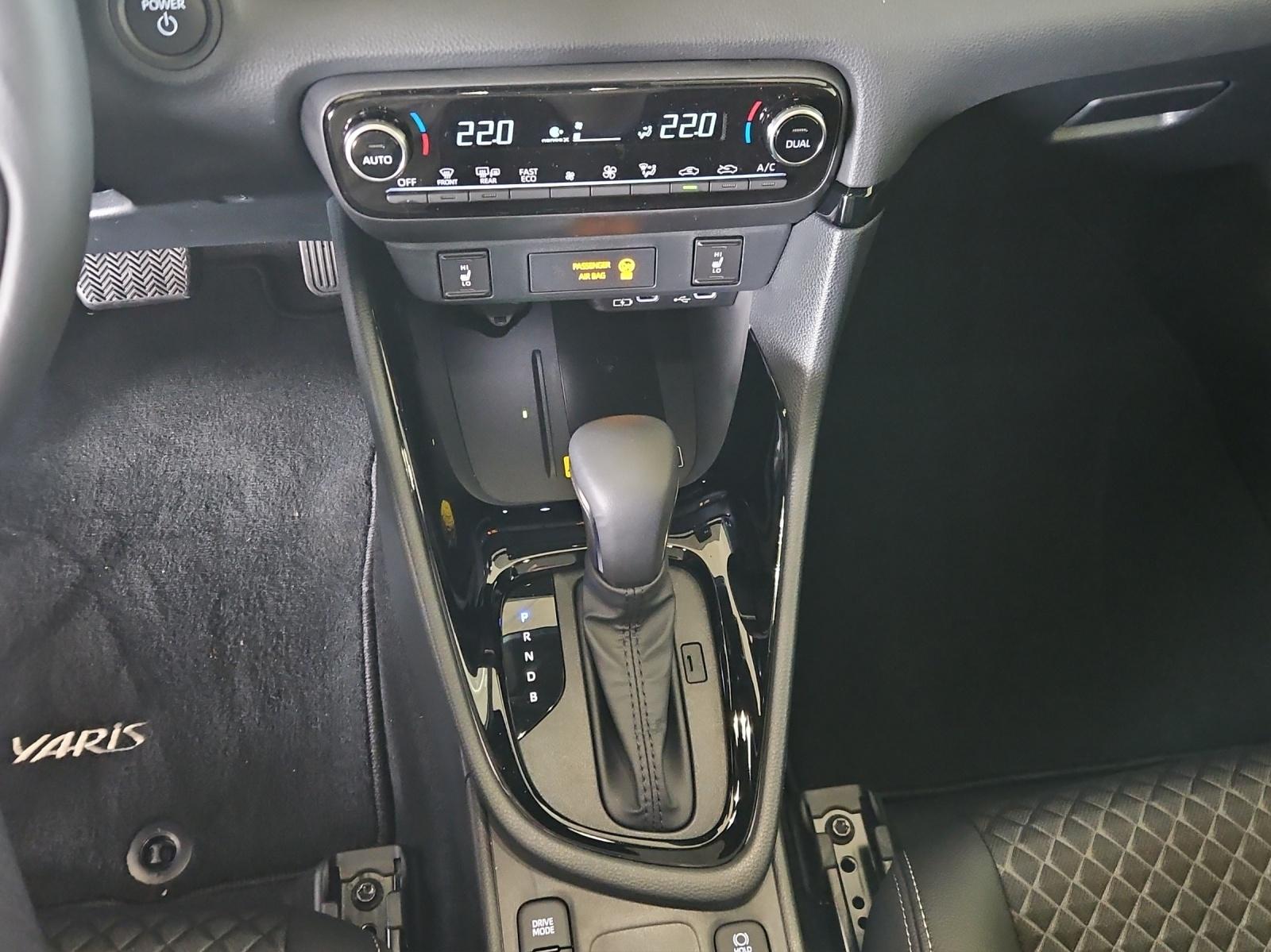 TOYOTA Yaris 1.5 VVT-i HSD Premium-image-21