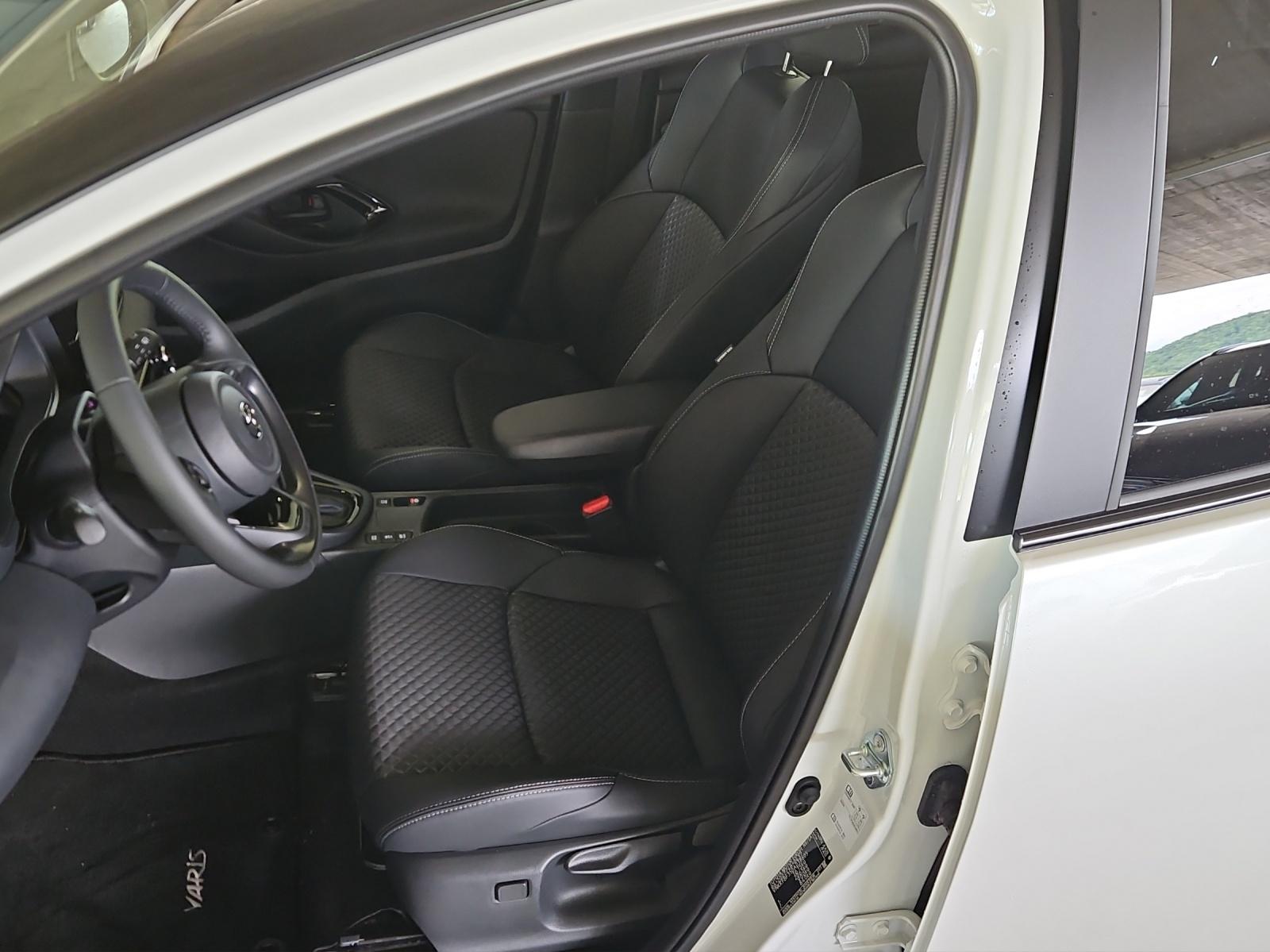 TOYOTA Yaris 1.5 VVT-i HSD Premium-image-8