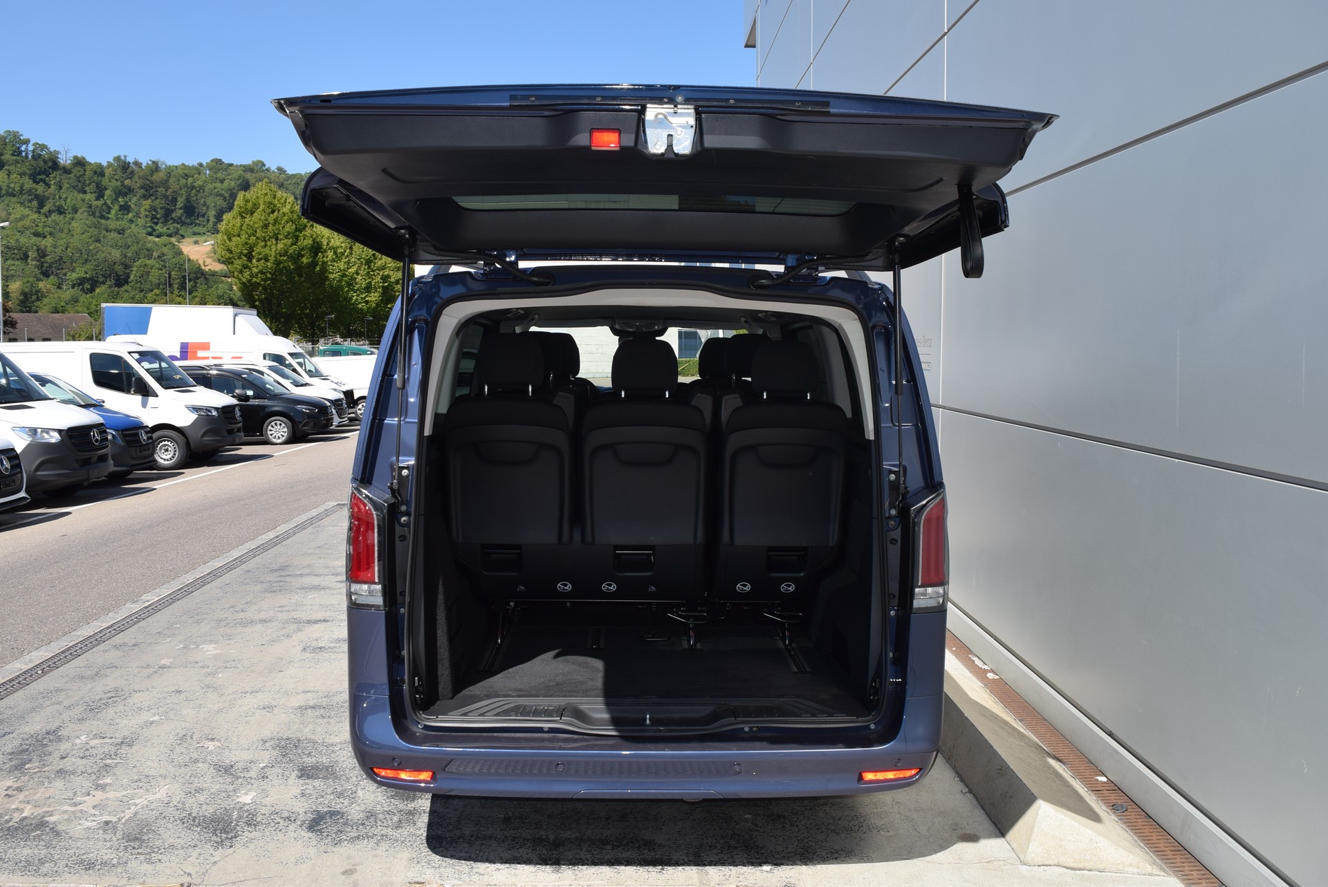 MERCEDES-BENZ Vito 116 CDI Lang Tourer 9G-Tronic 4M Select-image-4