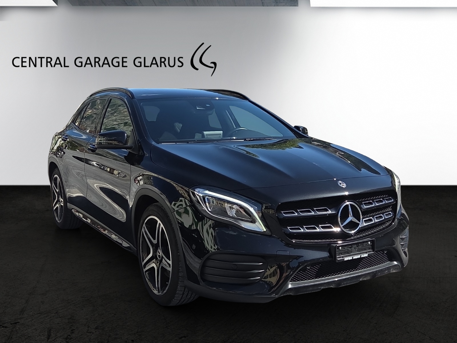 MERCEDES-BENZ GLA 220 AMG Line 4Matic 7G-DCT-showroom-element-1