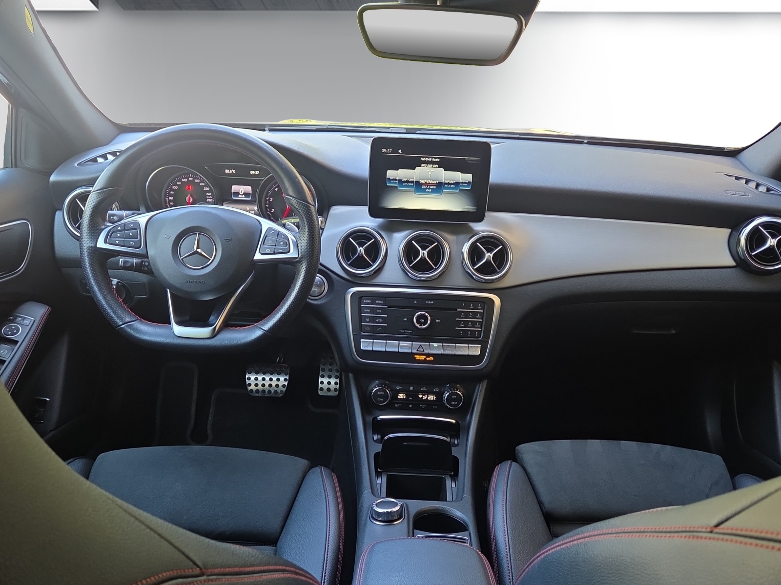 MERCEDES-BENZ GLA 220 AMG Line 4Matic 7G-DCT-image-9