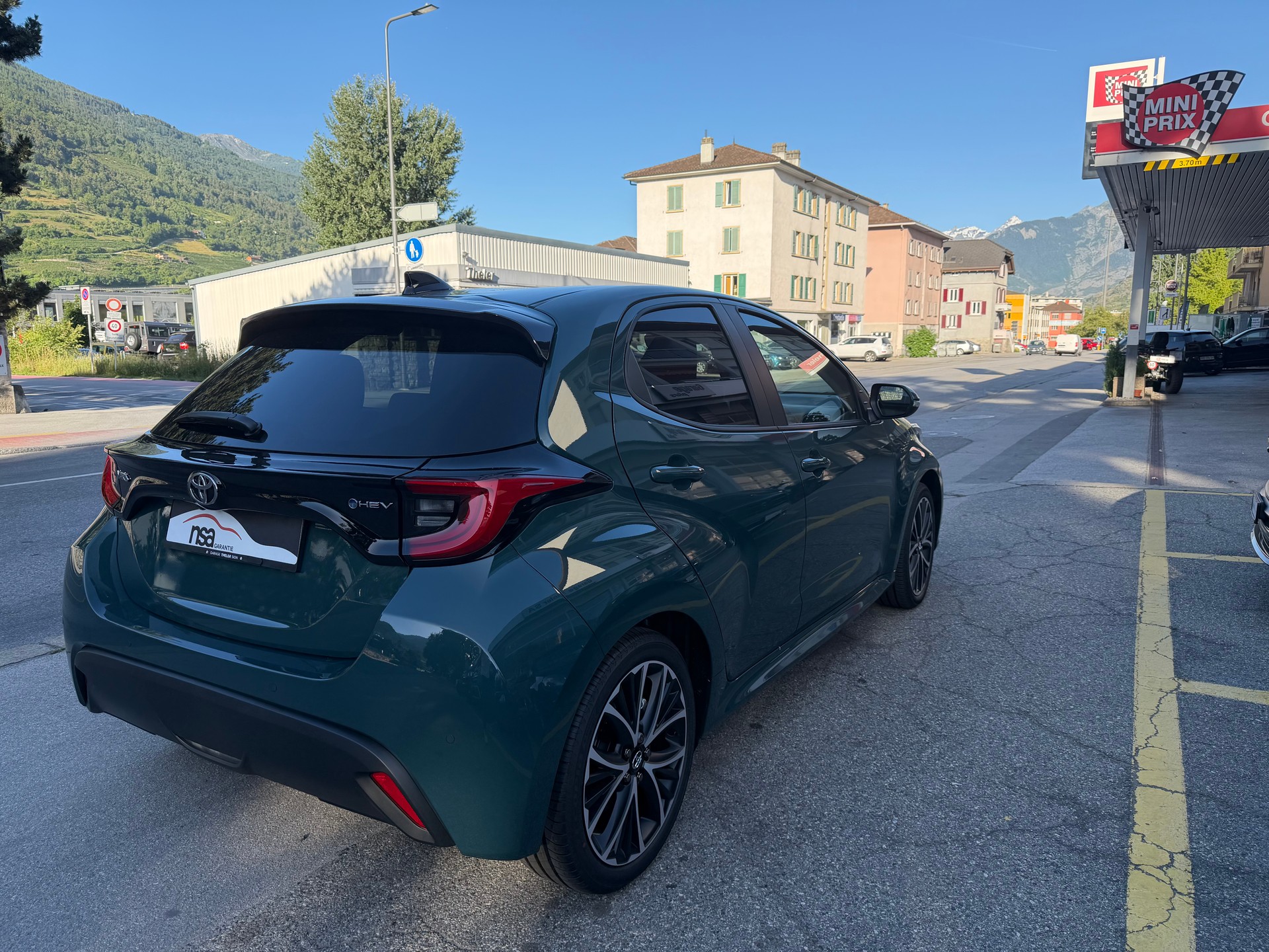 TOYOTA Yaris 1.5 Trend e-CVT-image-6