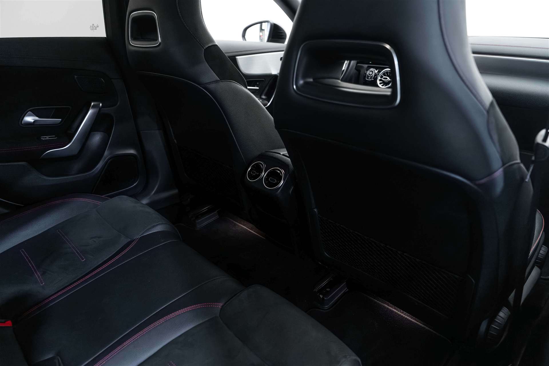 MERCEDES-BENZ CLA 250 4Matic AMG Line 7G-DCT-image-11