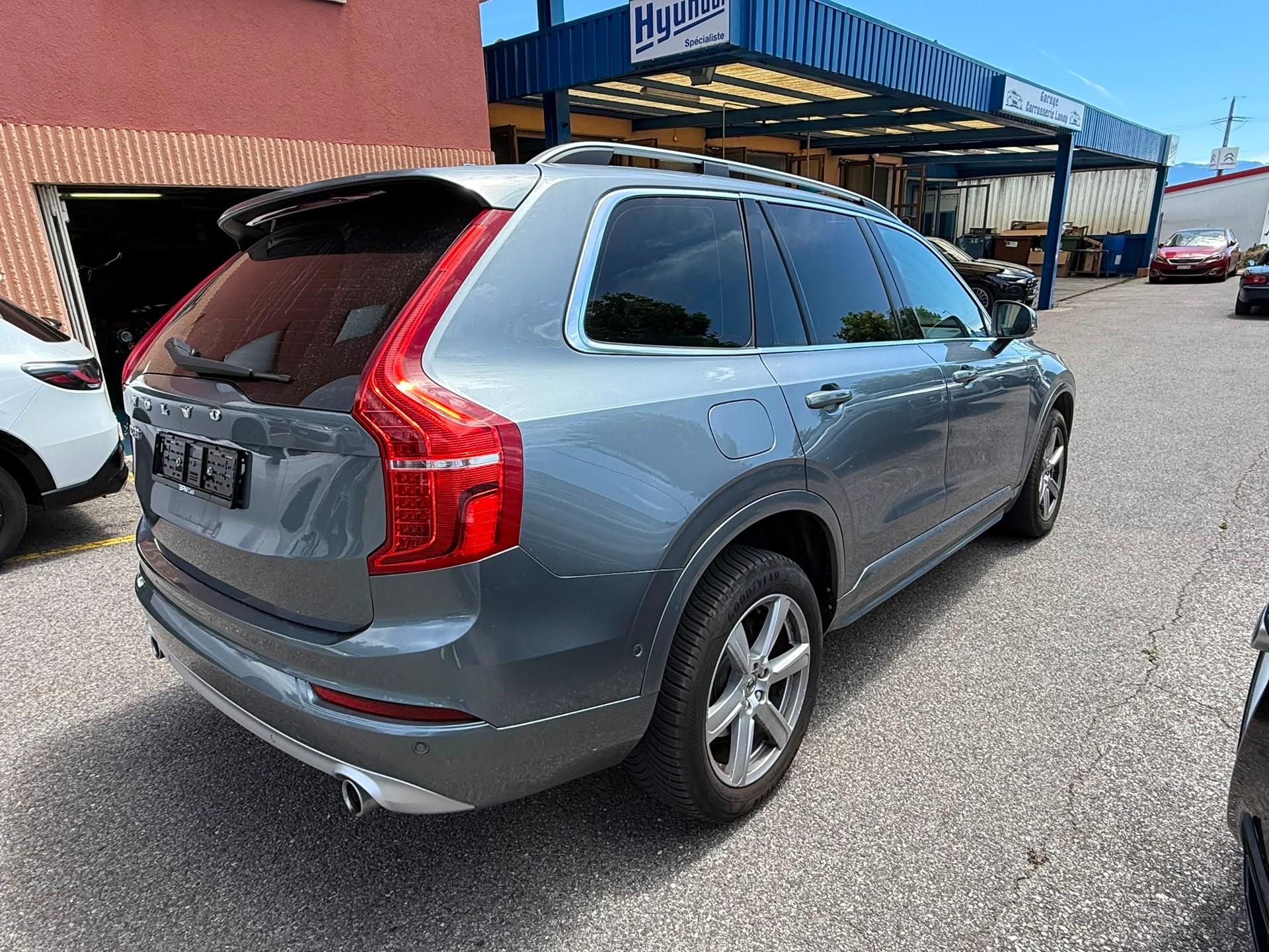 VOLVO XC90 D4 FWD Momentum Geartronic-image-5