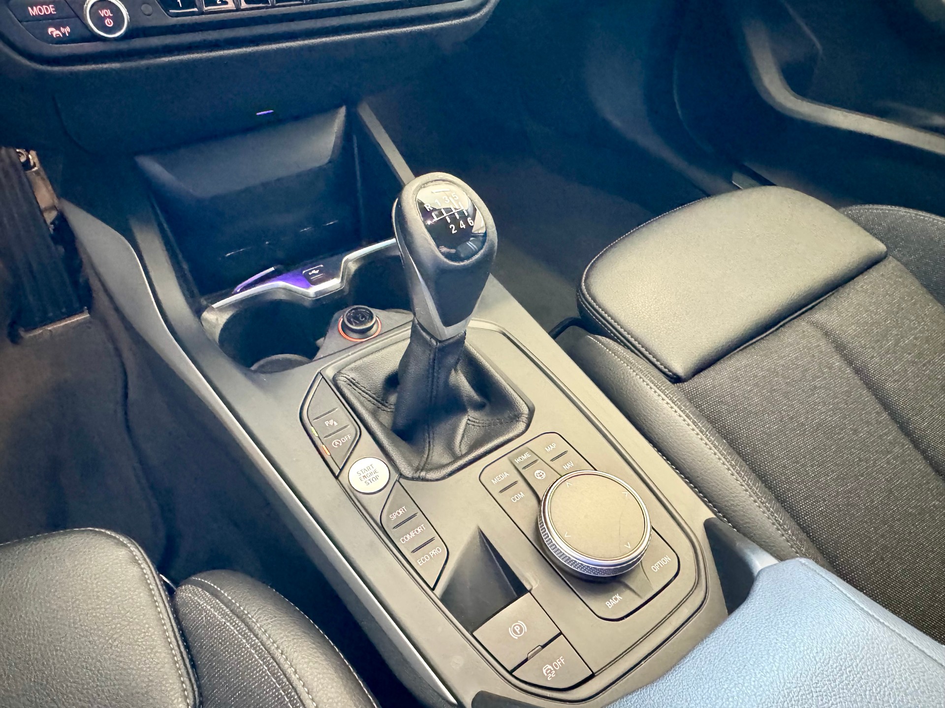 BMW 118i Sport Line-image-30