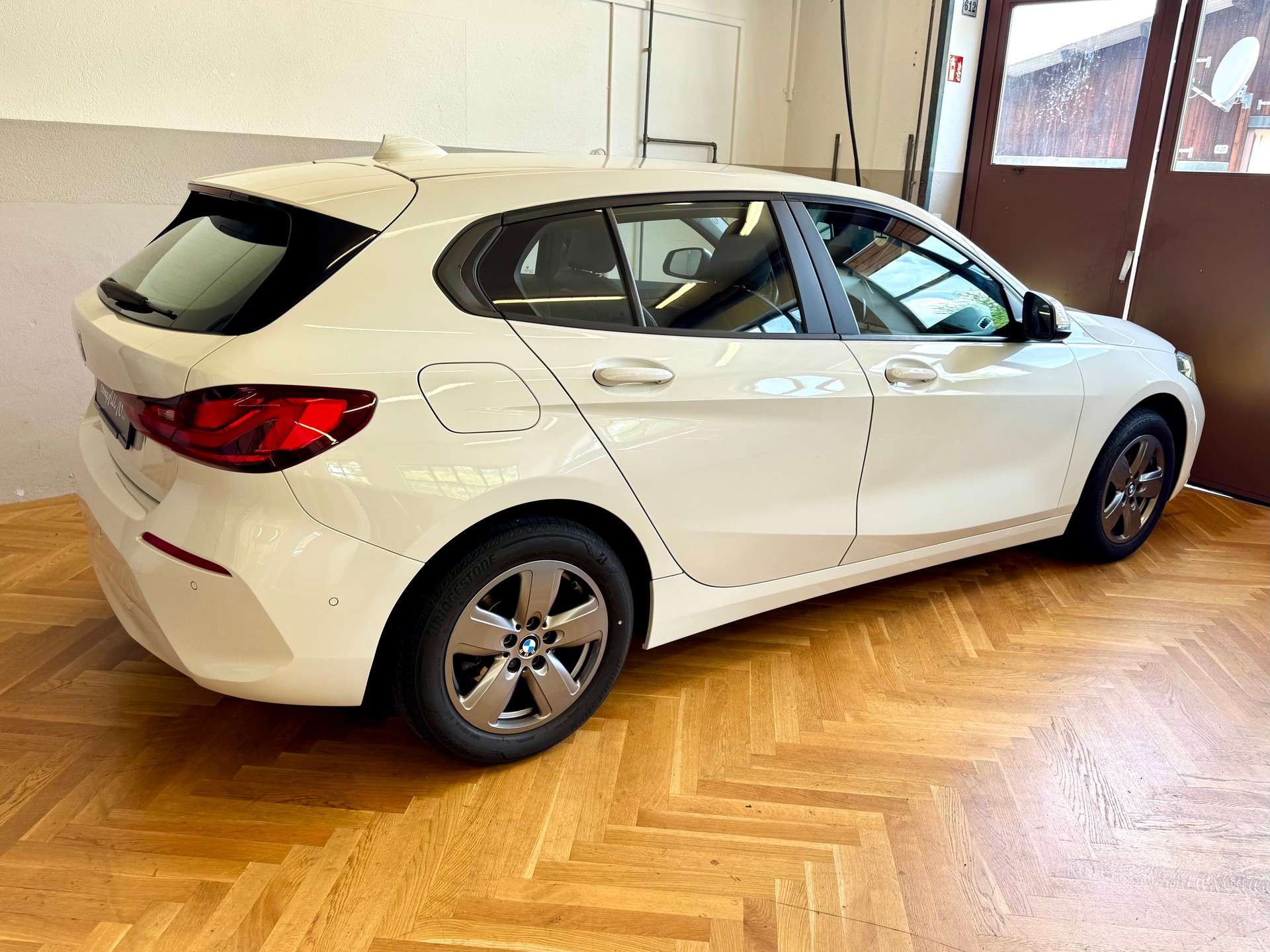 BMW 118i Sport Line-image-6