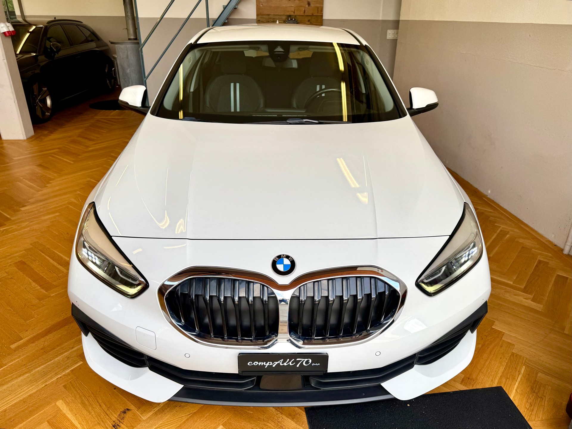 BMW 118i Sport Line-image-14