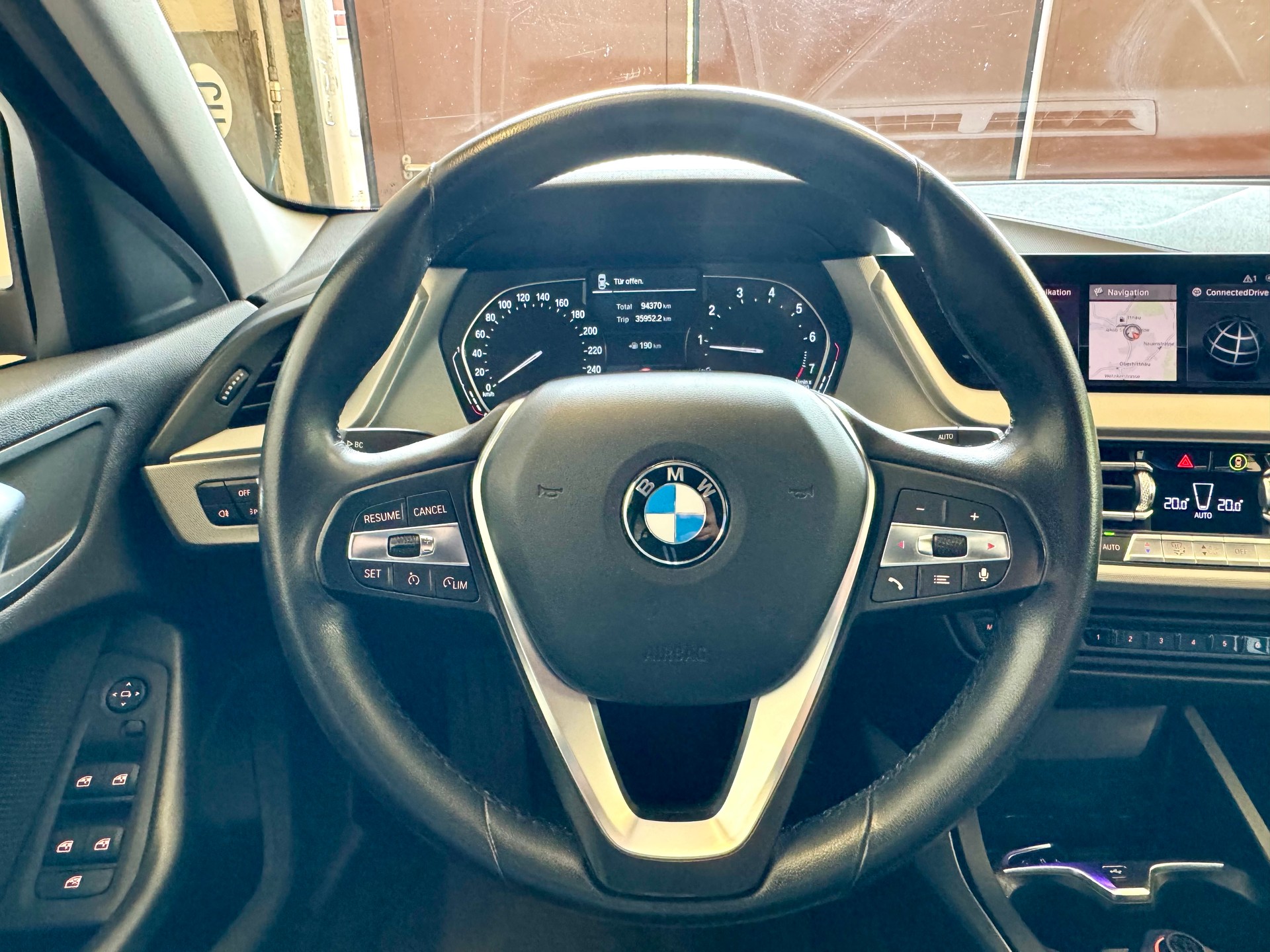 BMW 118i Sport Line-image-26