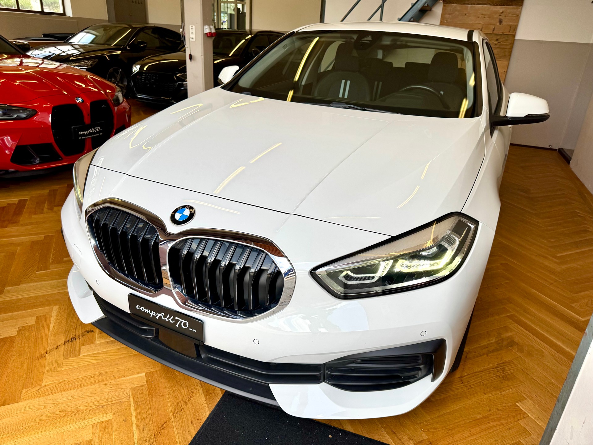 BMW 118i Sport Line-image-12