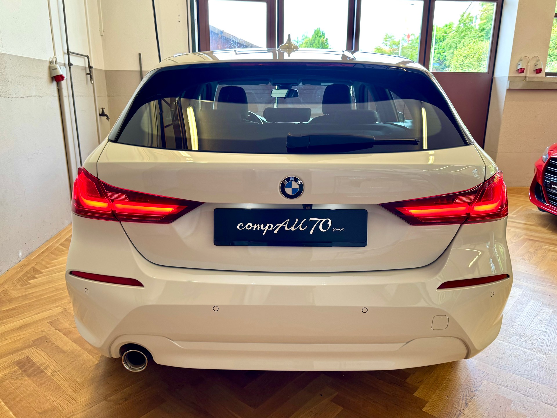 BMW 118i Sport Line-image-9