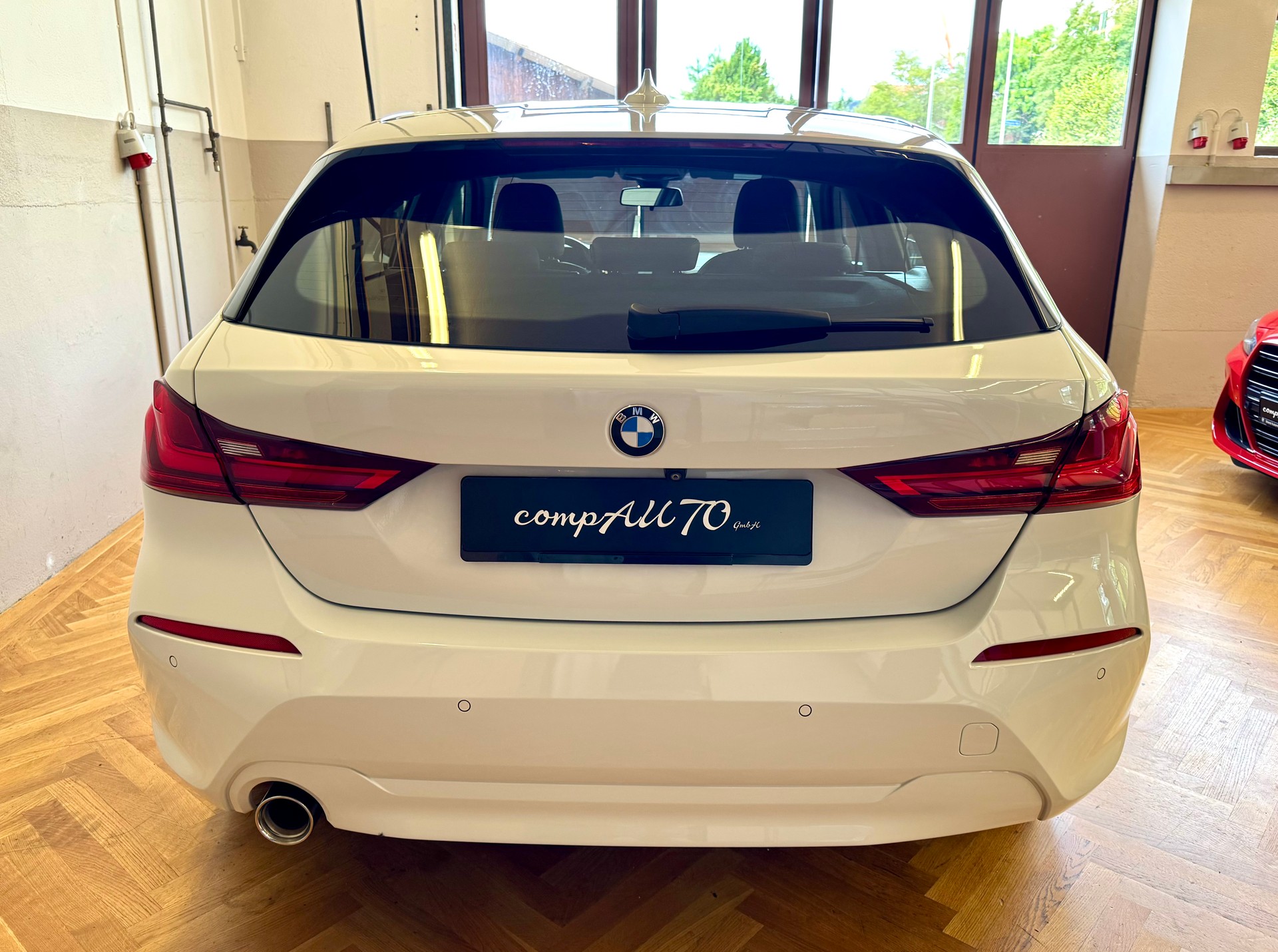 BMW 118i Sport Line-image-8