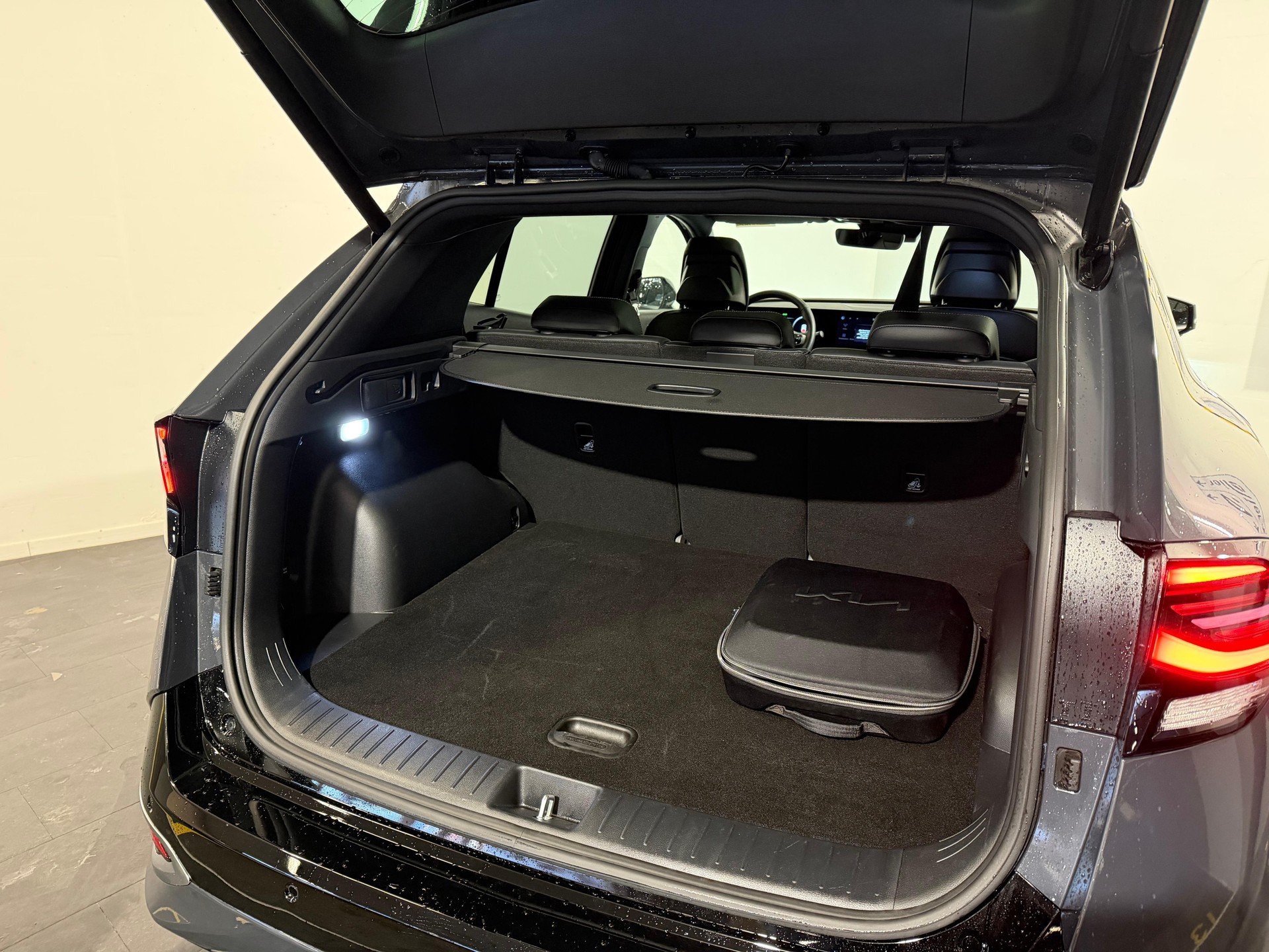 KIA Sportage 1.6 T-GDi PHEV GT-Line-showroom-element-2