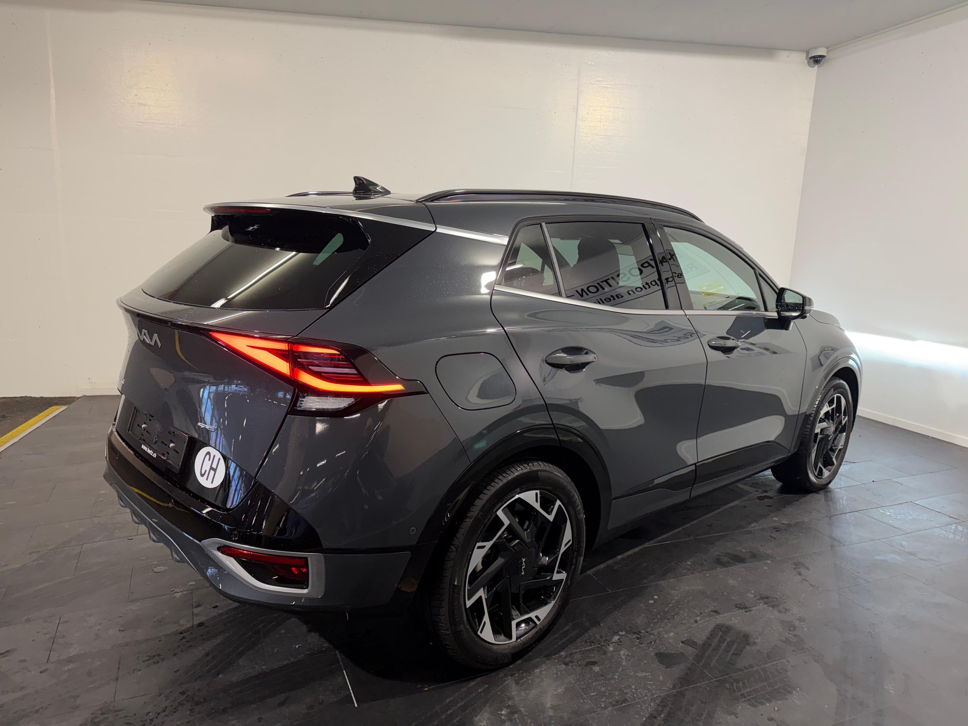 KIA Sportage 1.6 T-GDi PHEV GT-Line-showroom-element-1