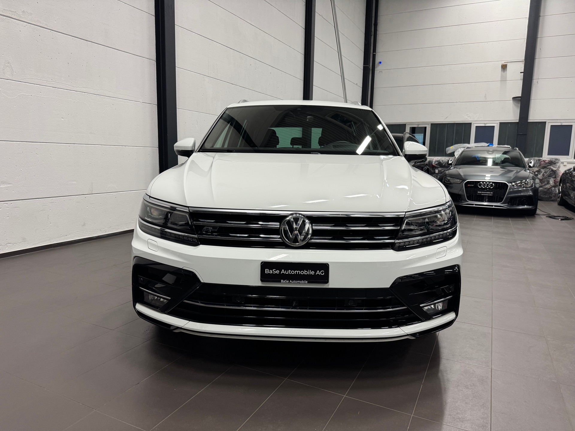 VW Tiguan 2.0 TDI SCR Highline 4Motion DSG R LINE-image-8